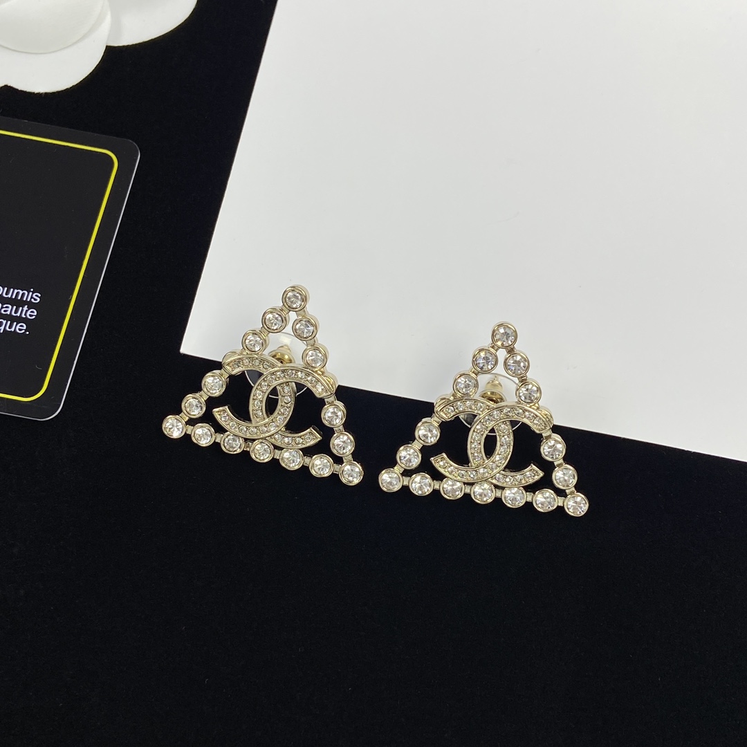 TOP CHANEL Metal Triangle/Diamond Earrings - Gold