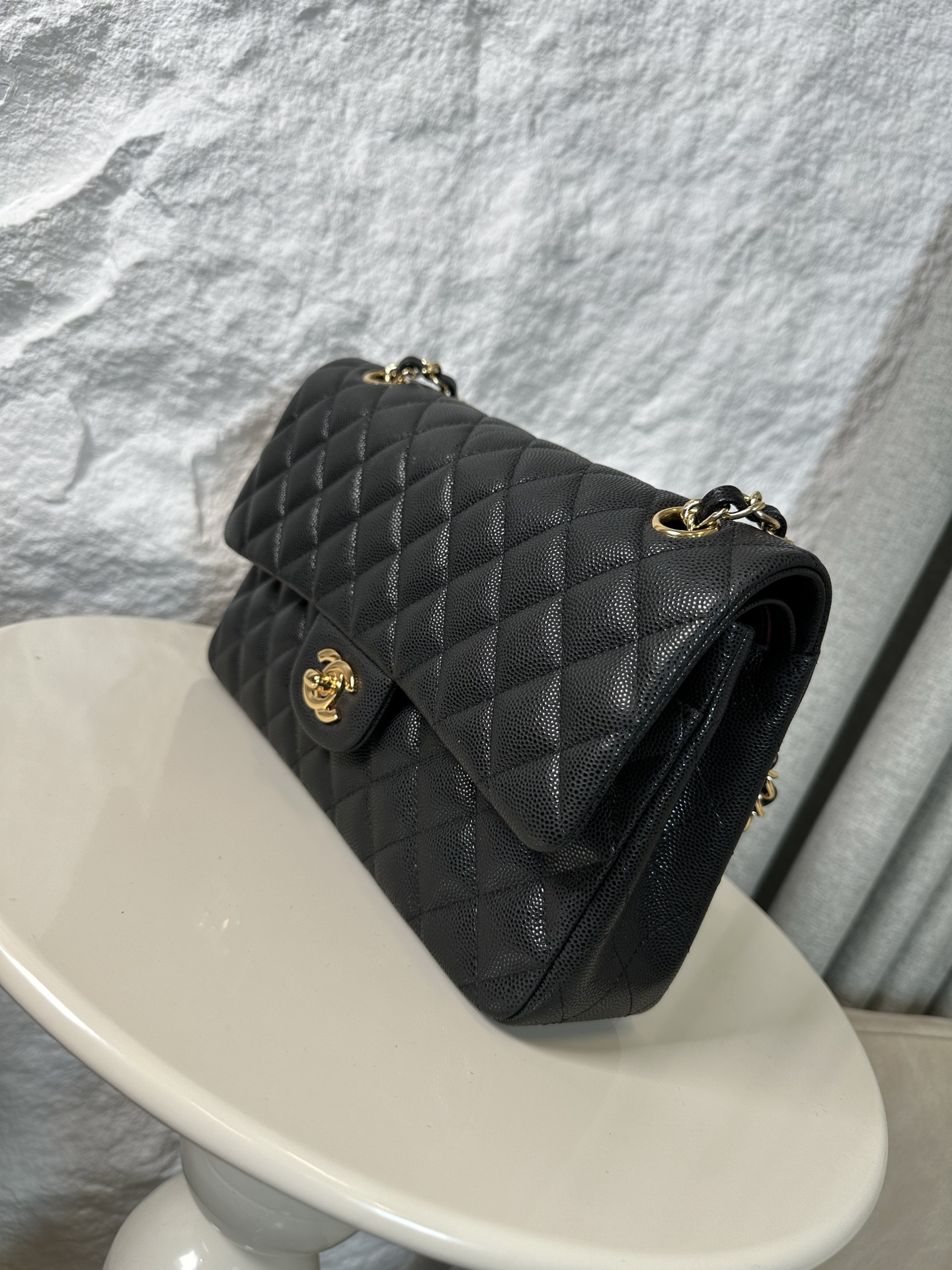 TOP CHANEL Classic Flap Bag Caviar Medium 25.5cm – Collection