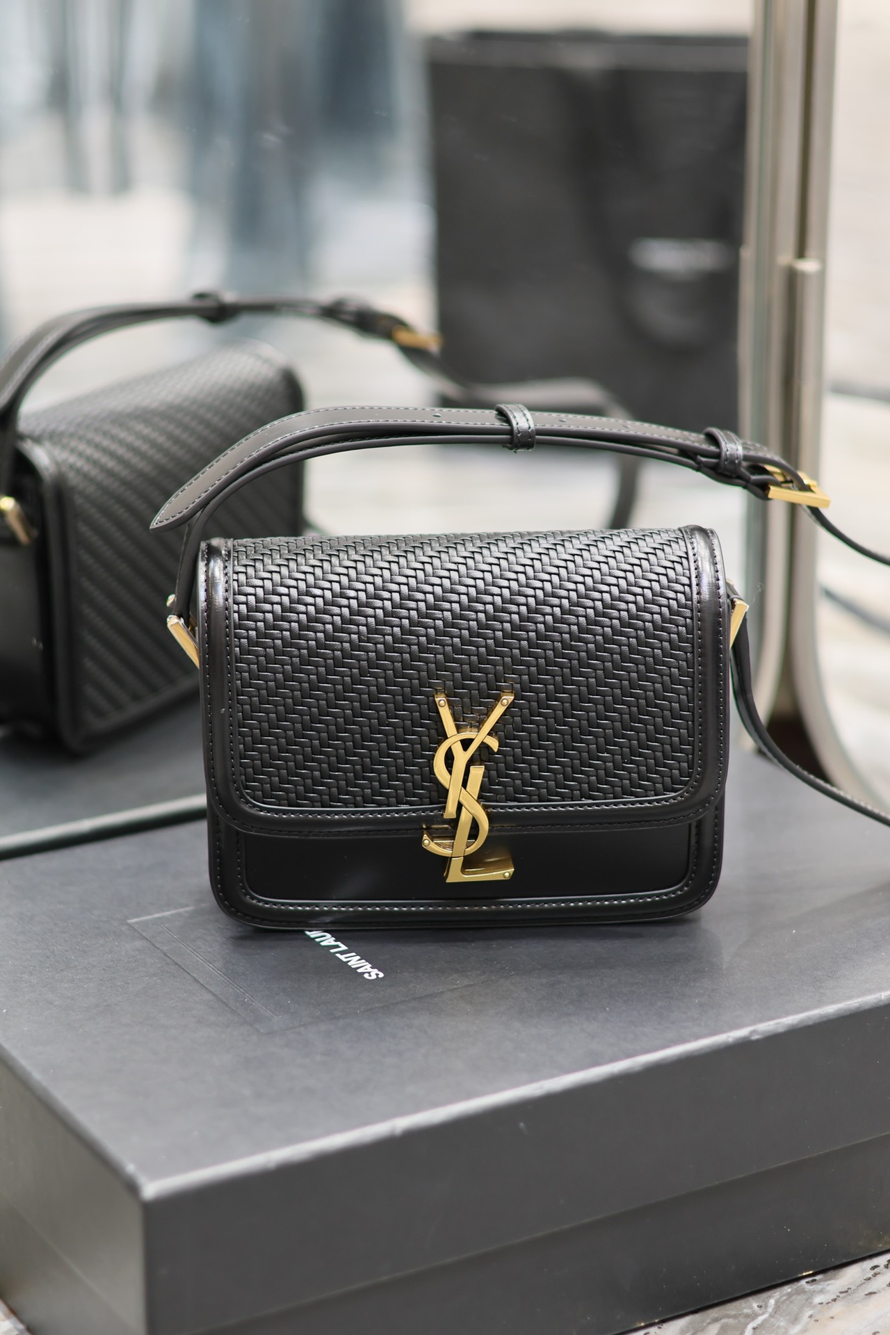 TOP Yves Saint Laurent YSL Solderino Bags Woven From Patent Leather And Cowhide - Black&GHW