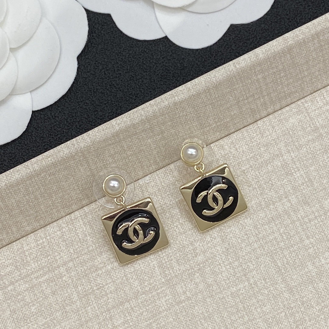 TOP CHANEL Earrings - Black