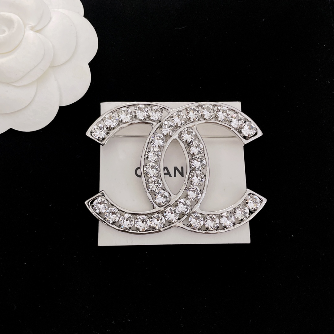 TOP CHANEL Double C Full Diamond Brooch