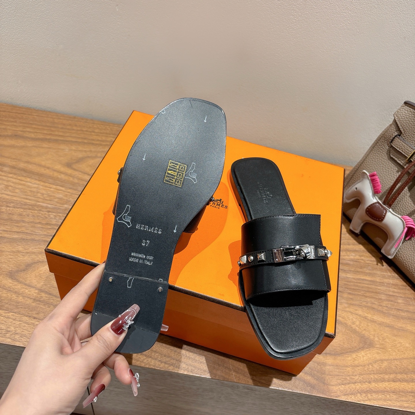 TOP HERMES Slippers- Black