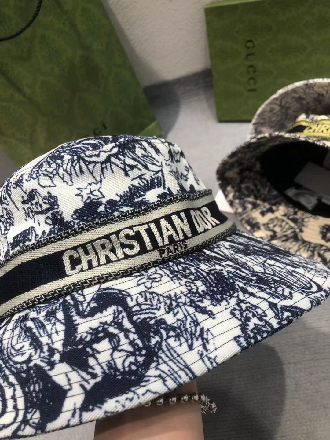 TOP Christian Dior Bucket Hat - 4 Color