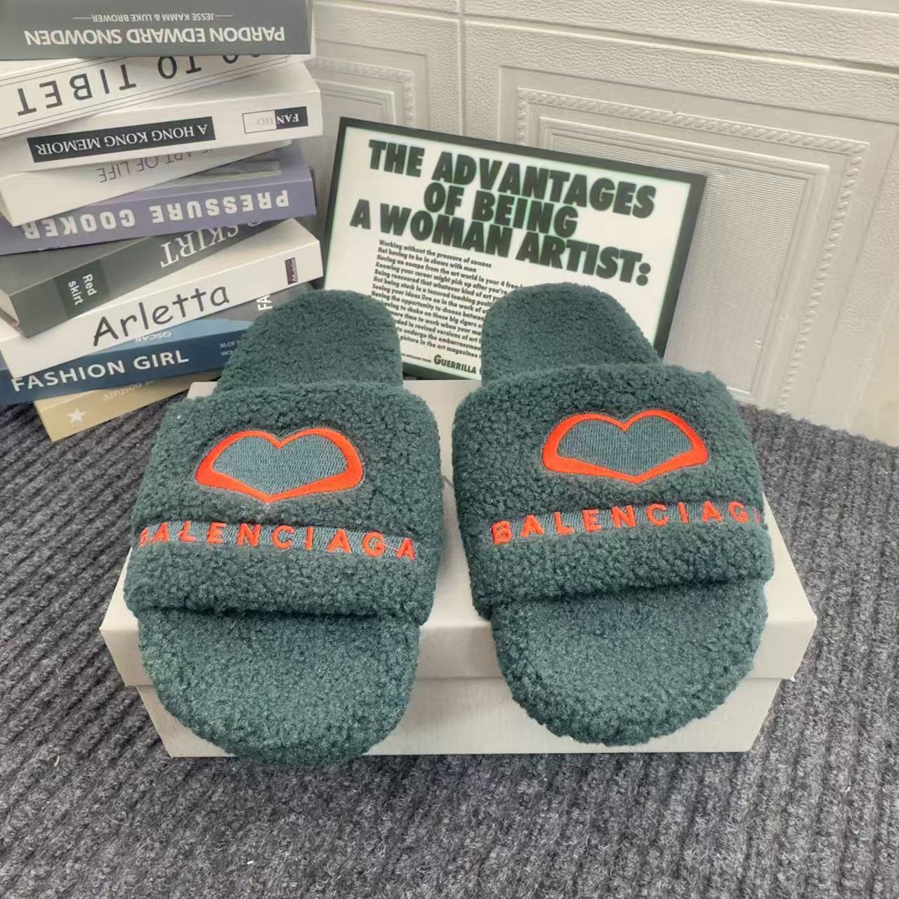 Balenciaga Fluffy Slippers(Replica)