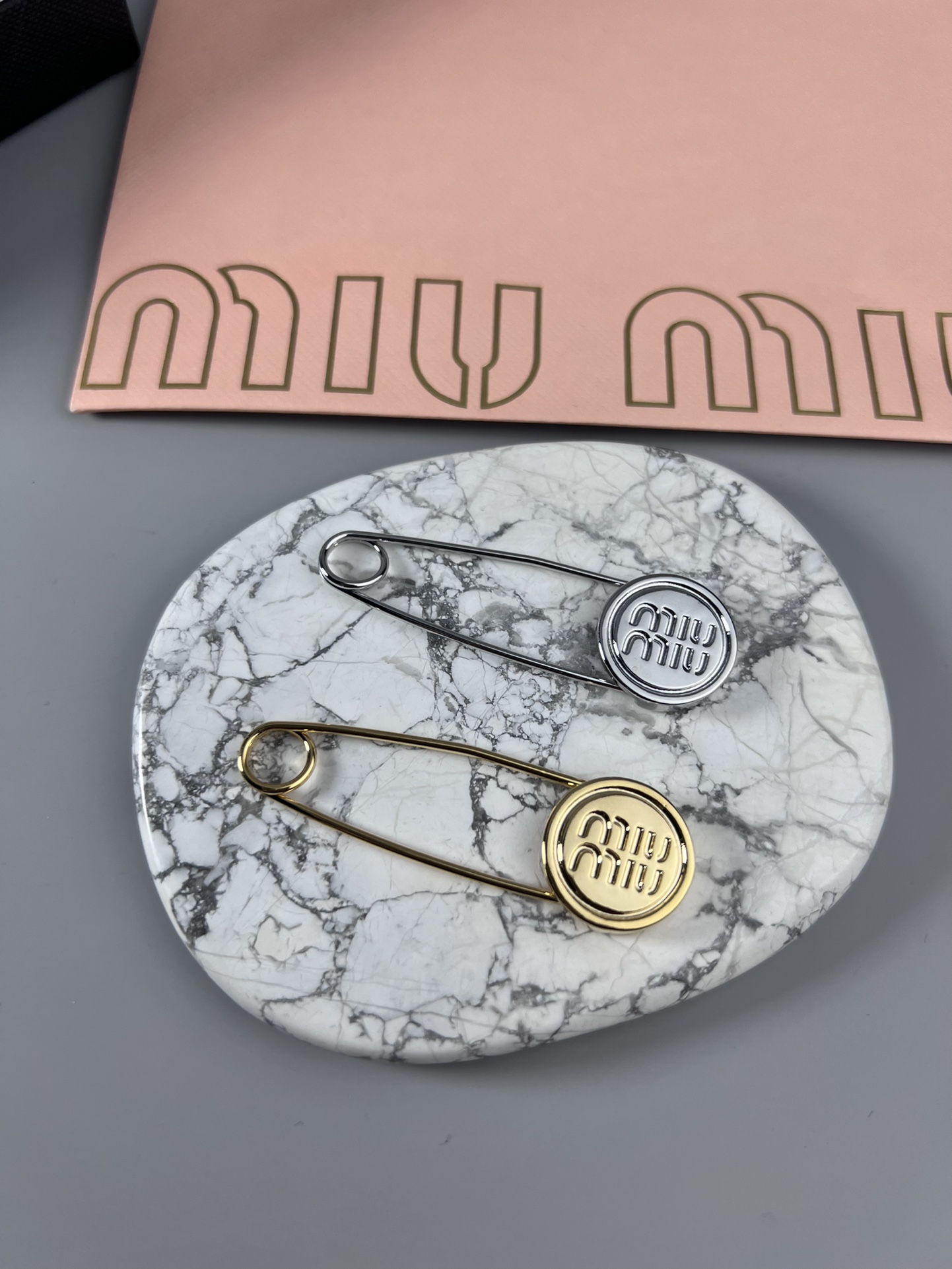 TOP Miu Miu Brooch - 2 Color