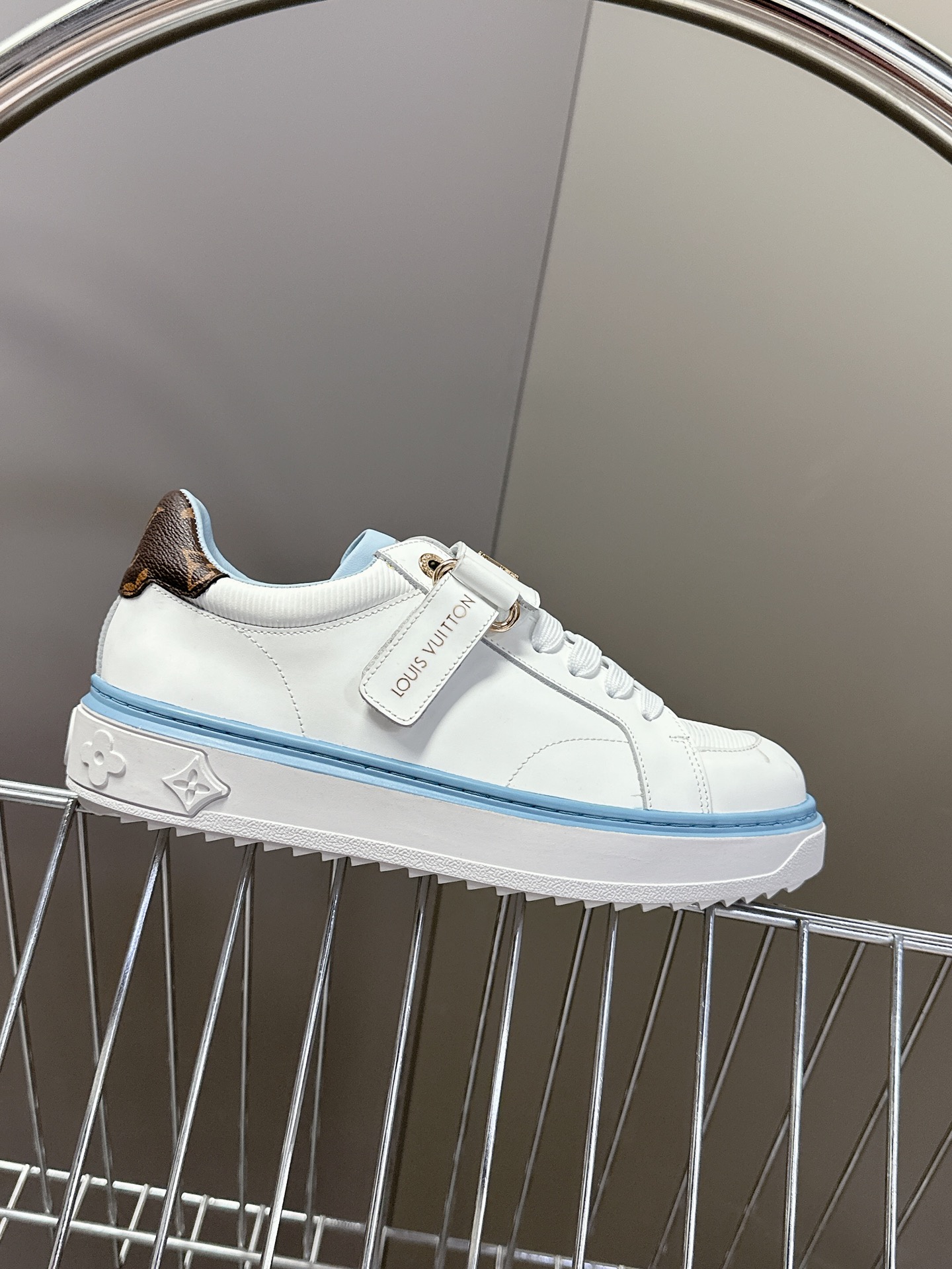 TOP Louis Vuitton LV  Sneakers -White