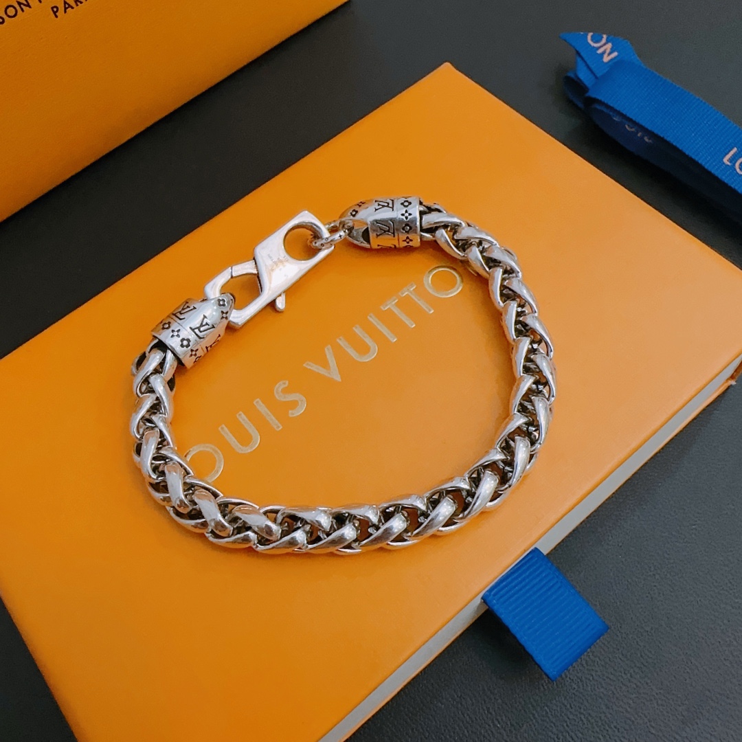 TOP Louis Vuitton LV Vintage Bracelet - Silver