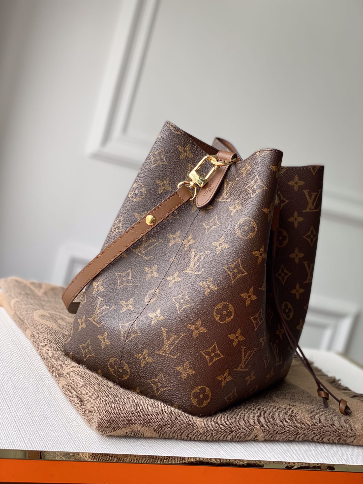 TOP Louis Vuitton LV Noe Monogram HandBag 26*26*17.5cm - Brown