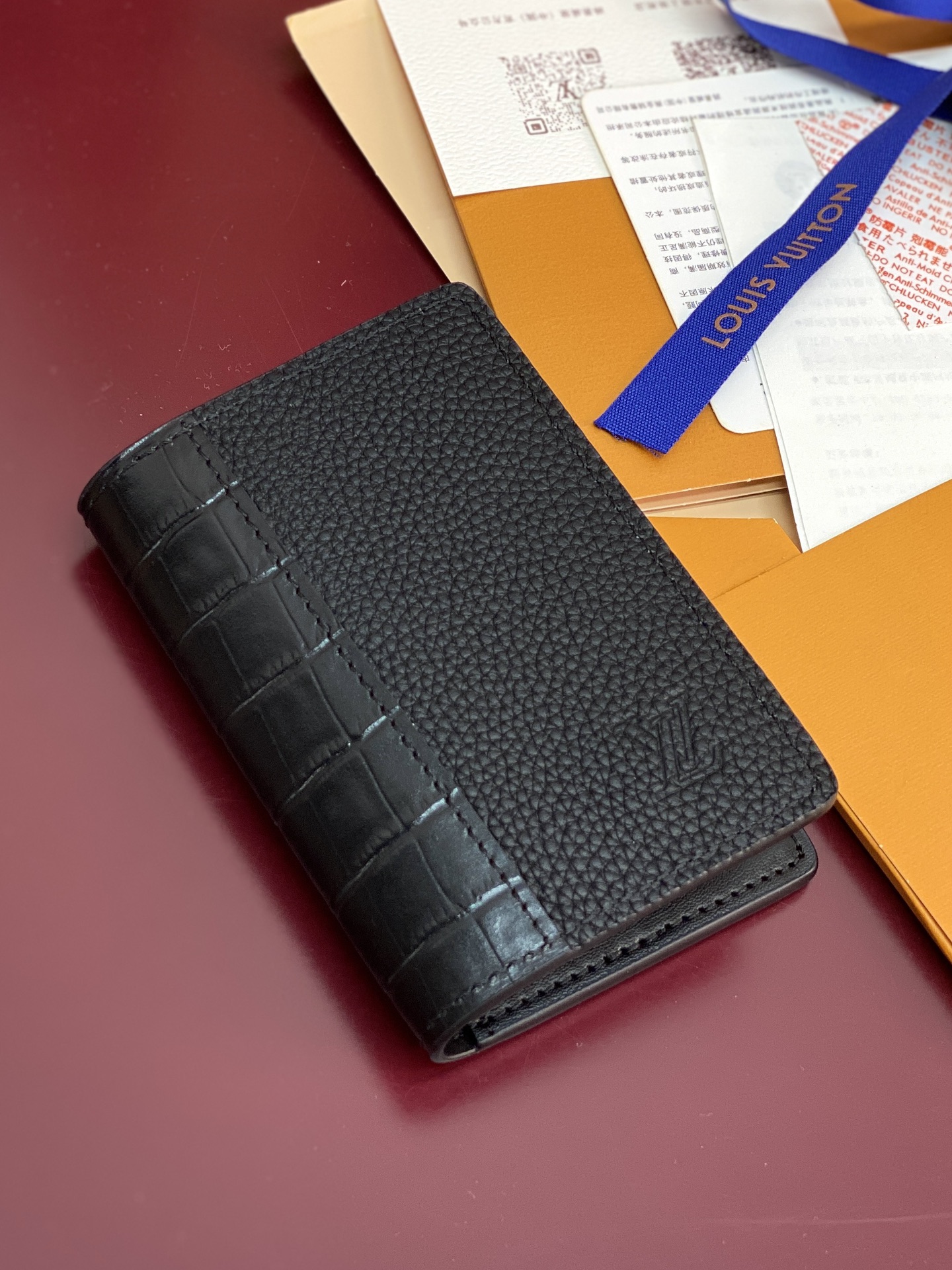 TOP Louis Vuitton LV Men's Card Holder with Crocodile Leather 8x11x1cm - Black