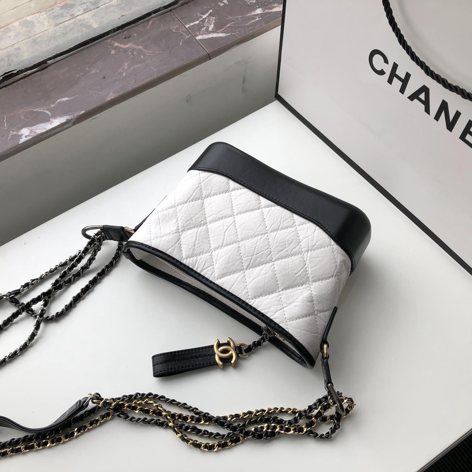 TOP CHANEL Gabrielle Bag Aged Lambskin Small 20cm - Black and White