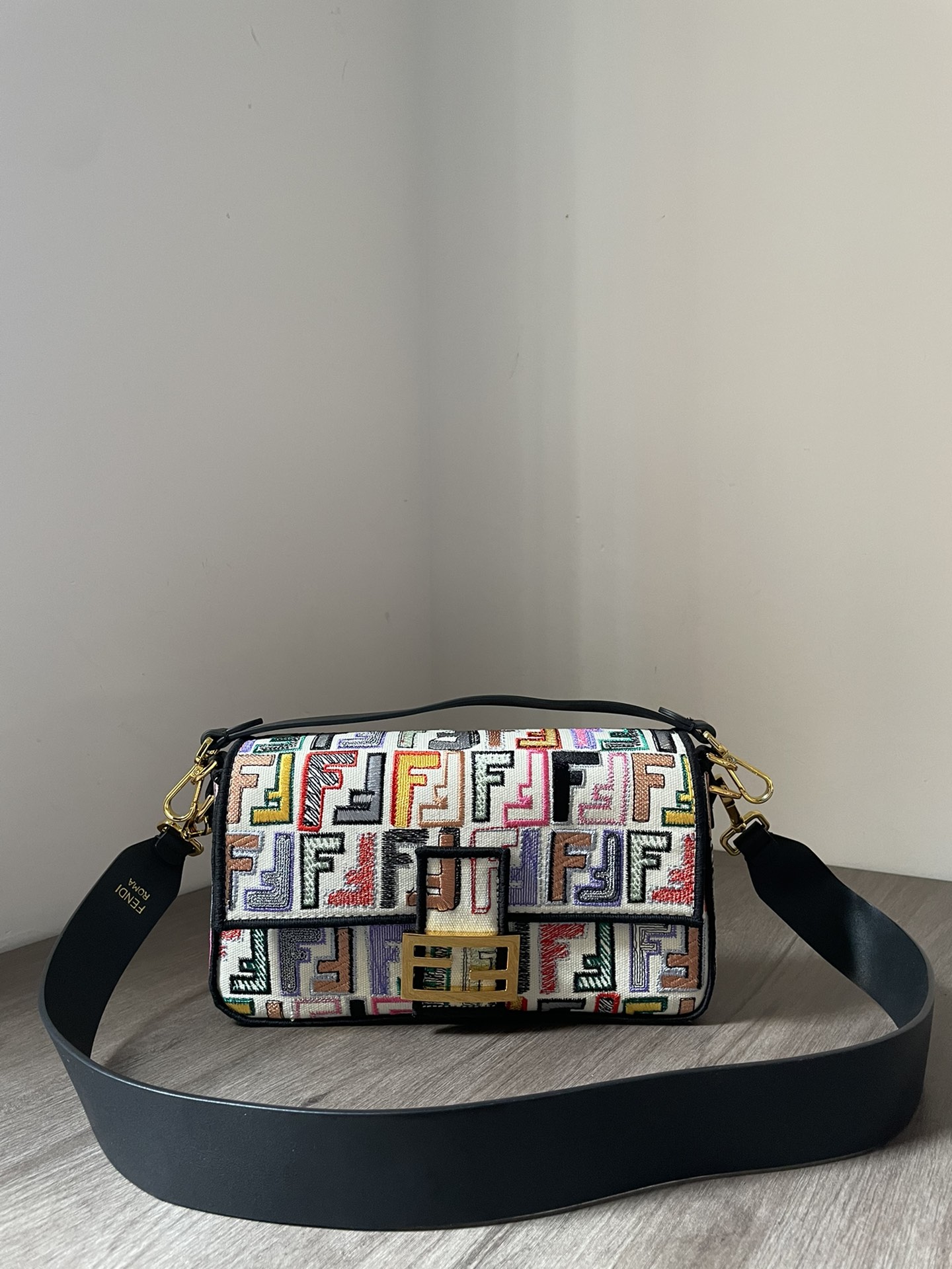 TOP FENDI Canvas Baguette Bag - 26x13x6cm