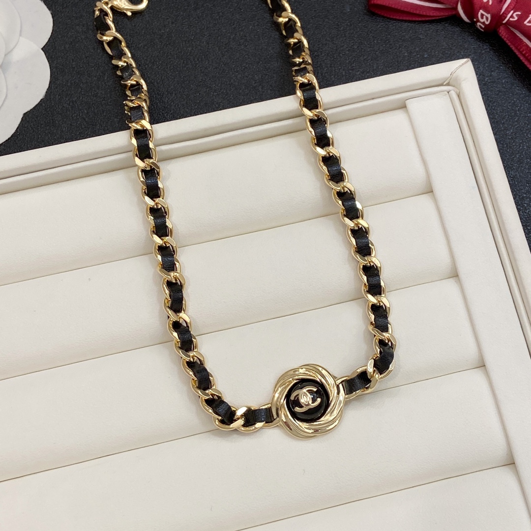 TOP CHANEL  Necklace - Gold