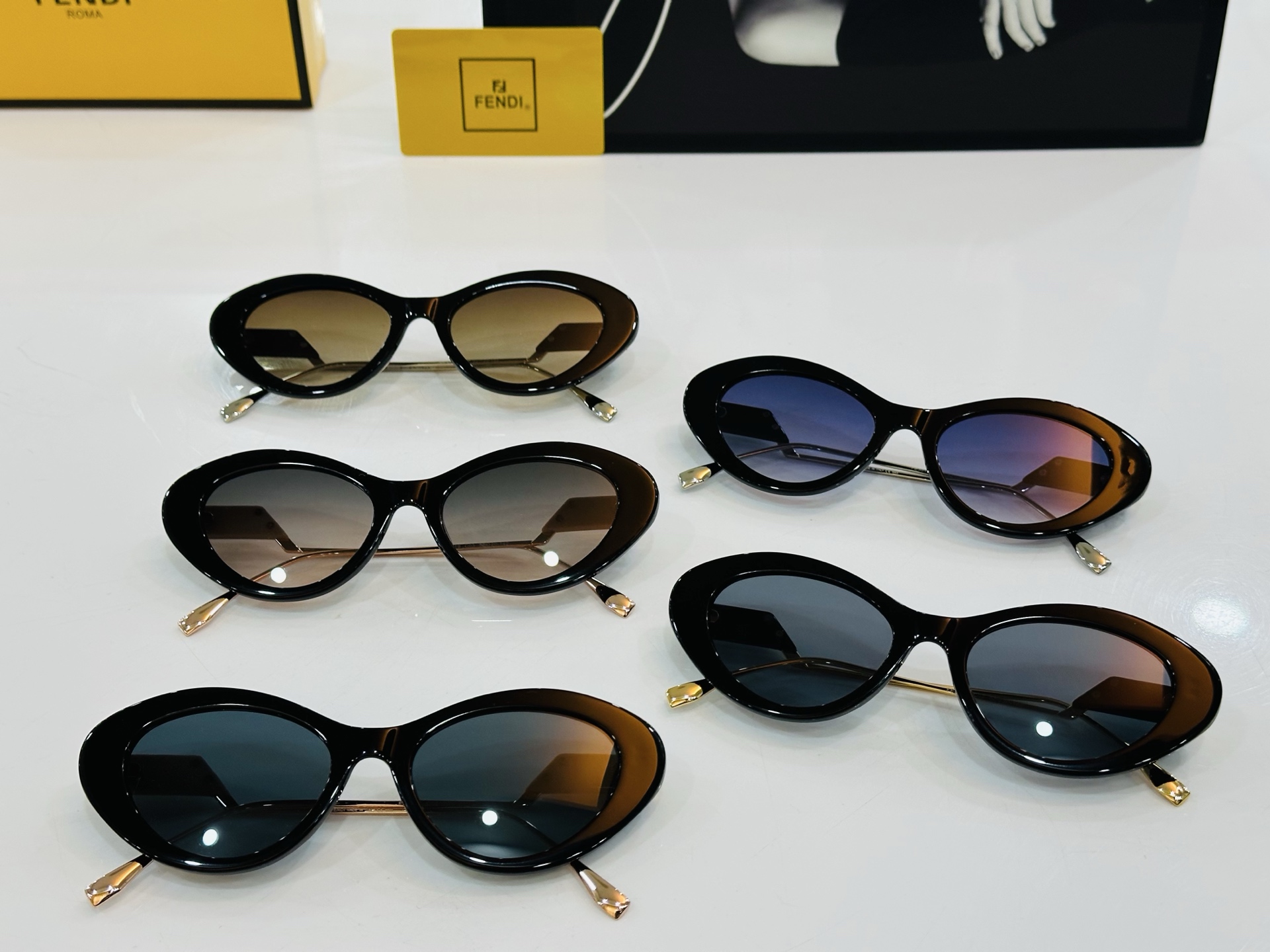 TOP FENDI Sunglasses - 5 Color
