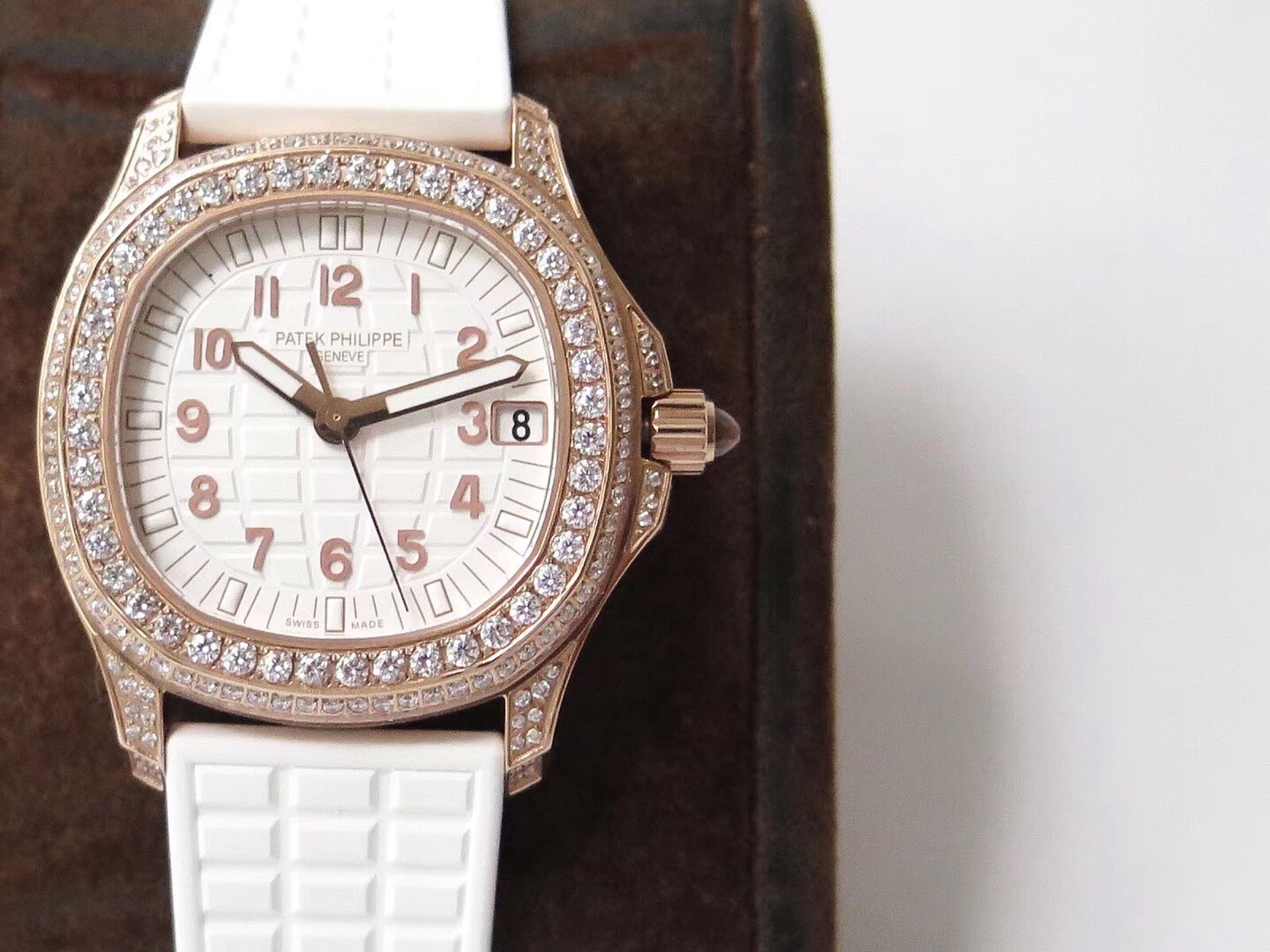 Patek Philippe Aquanaut 5068R-010 rose gold white plate grenade watch