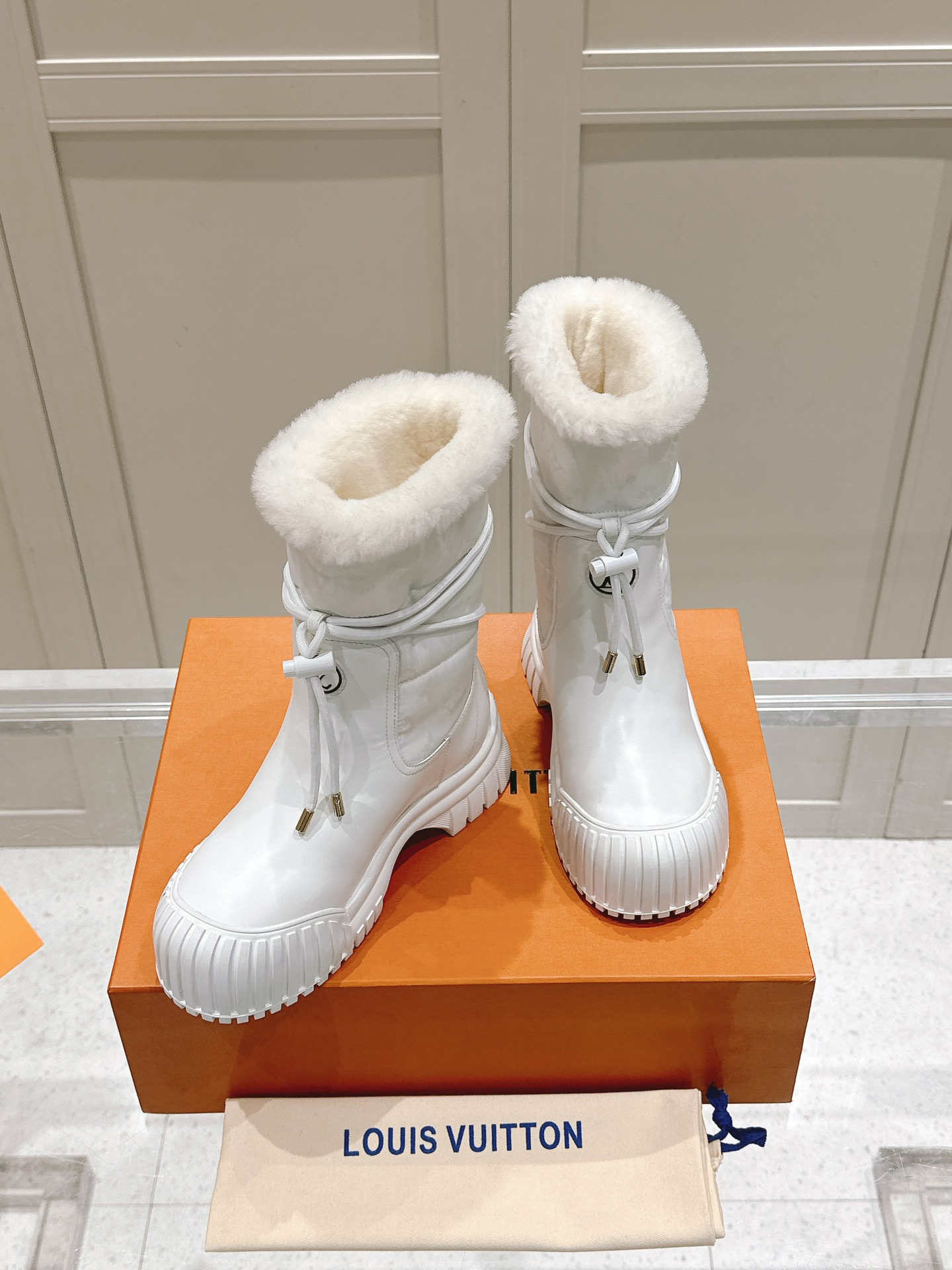 TOP Louis Vuitton LV  Short Boots - 2 Colors