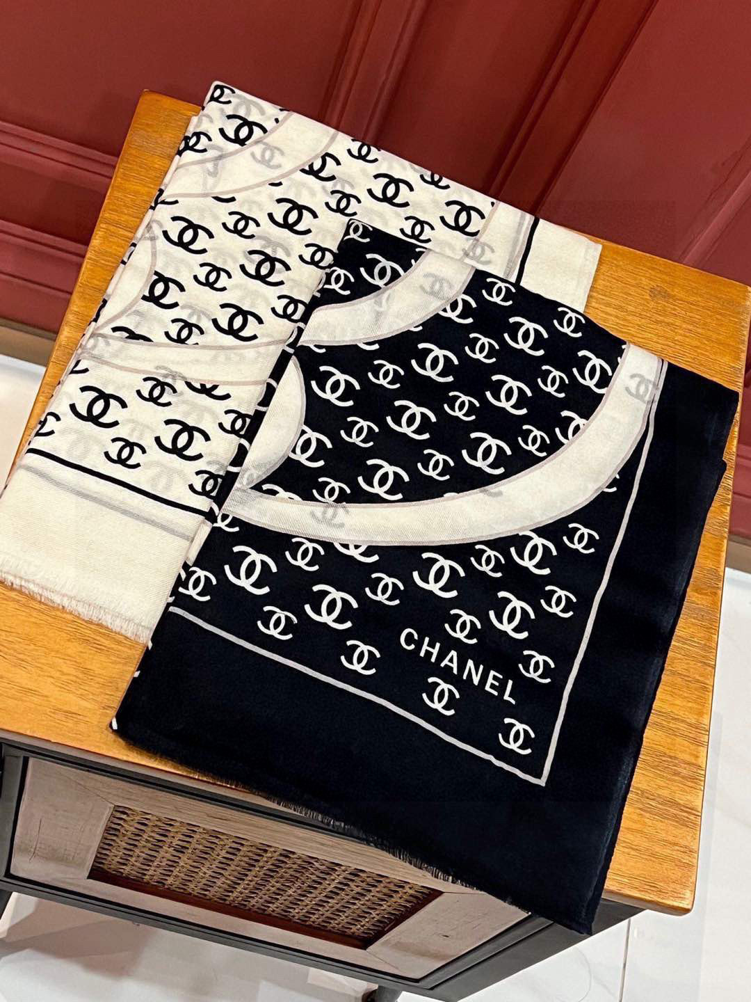 TOP CHANEL CC Scarf 100x200cm - 2 Color