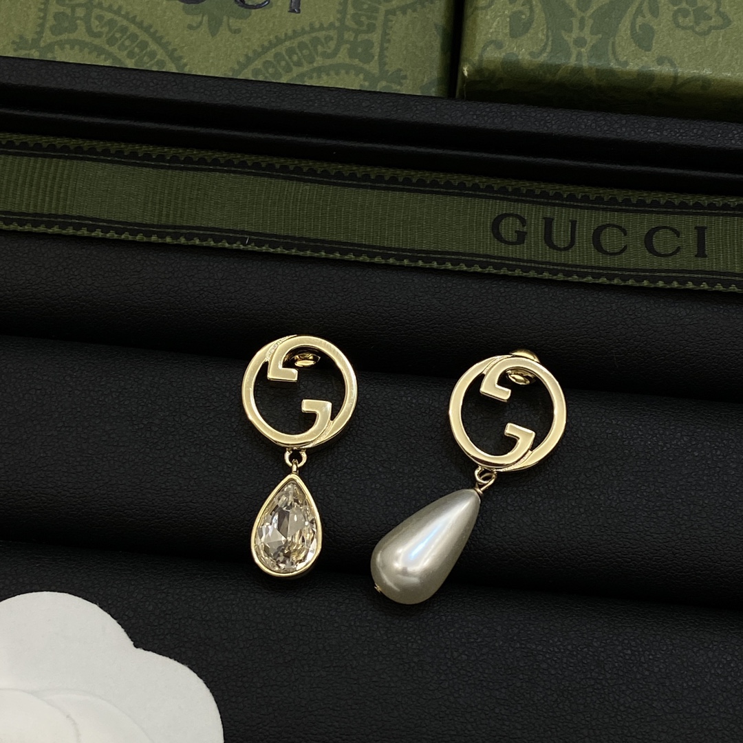 TOP GUCCI  Pendant Earrings