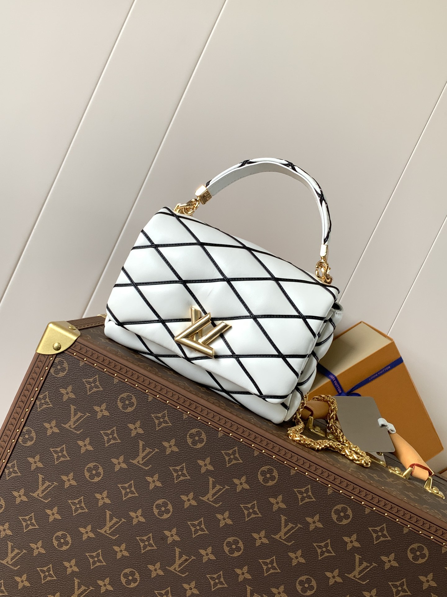 TOP Louis Vuitton LV Twist MM Bag 23x16x10CM - 2 Colors