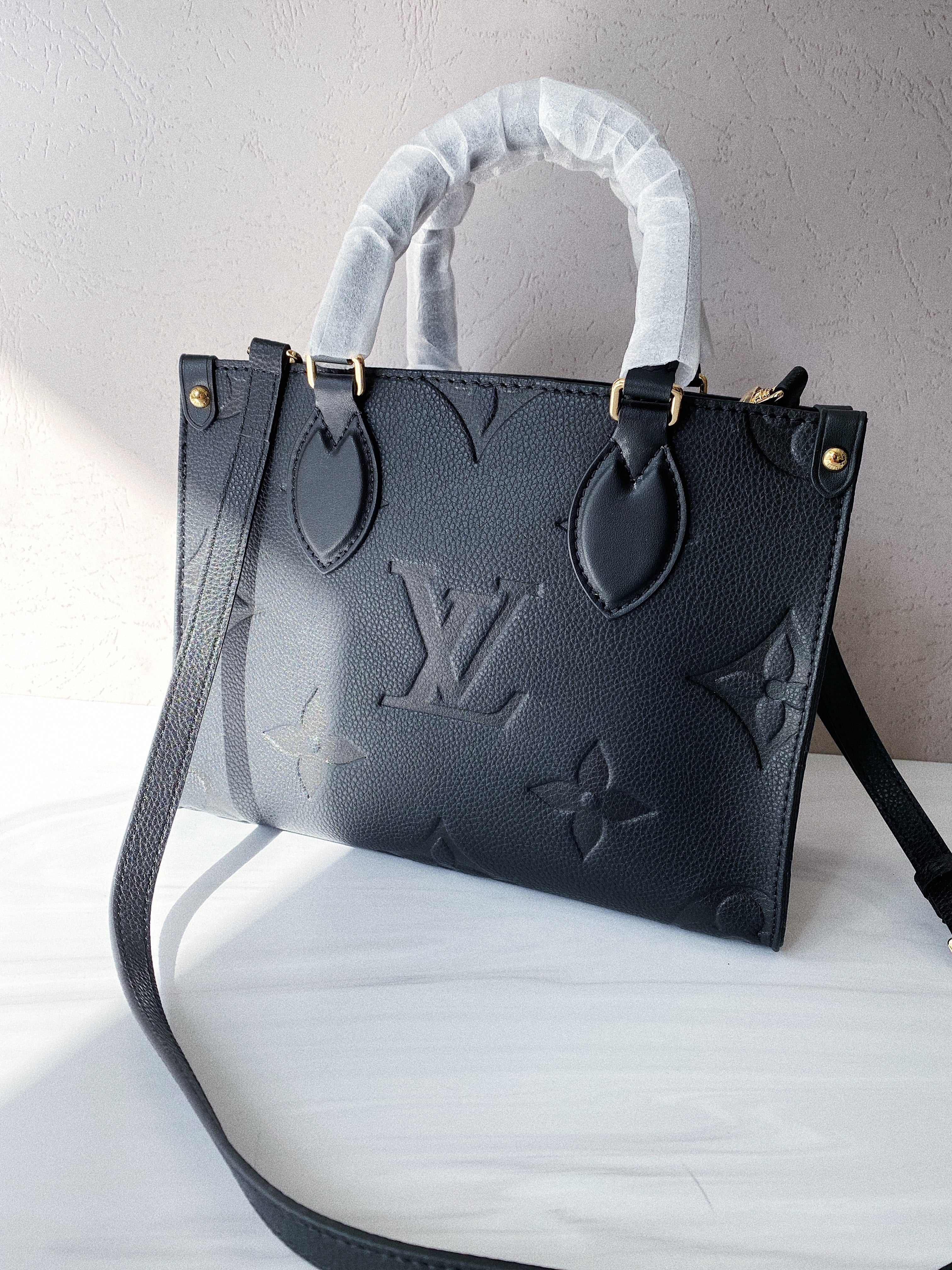 TOP Louis Vuitton LV On The Go Empreinte PM 25X19X11.5cm- Black