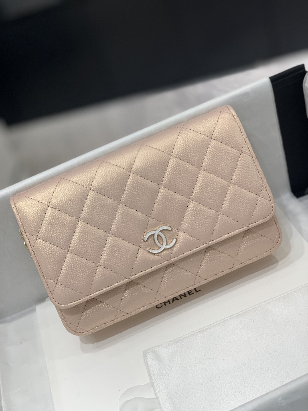 TOP CHANEL WOC Pearl Logo- Iridescent Pink