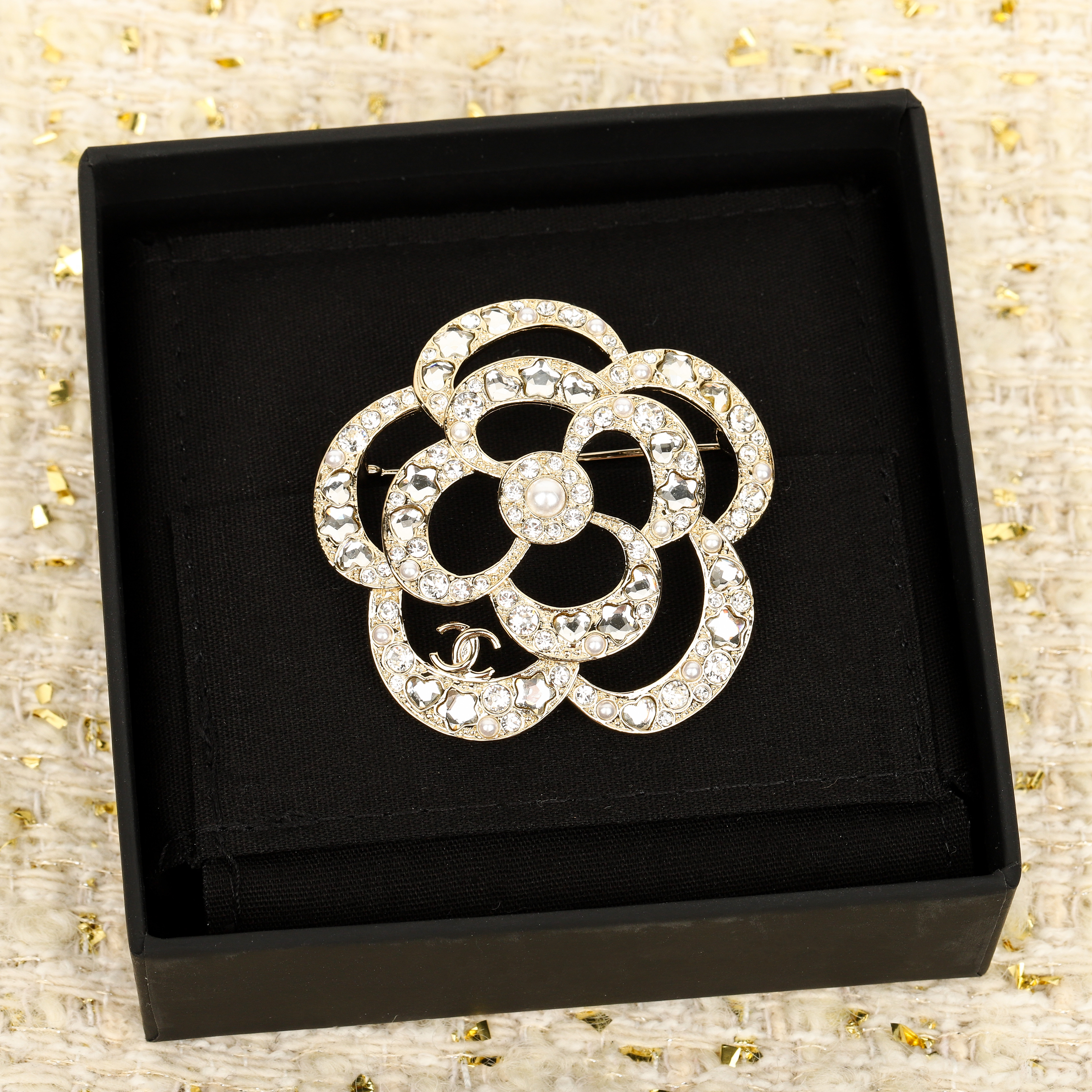 TOP CHANEL Brooch - 2 Colors