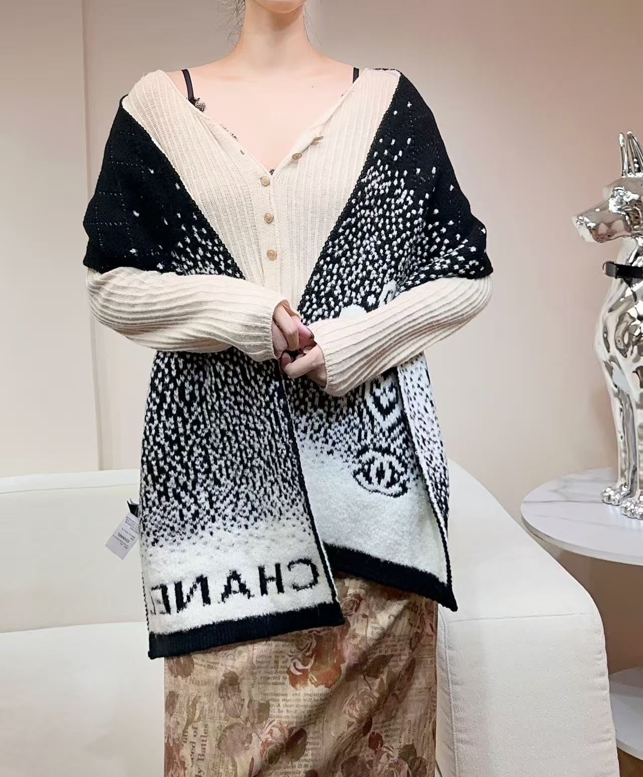 TOP CHANEL Cashmere Scarf 30*180cm - Black