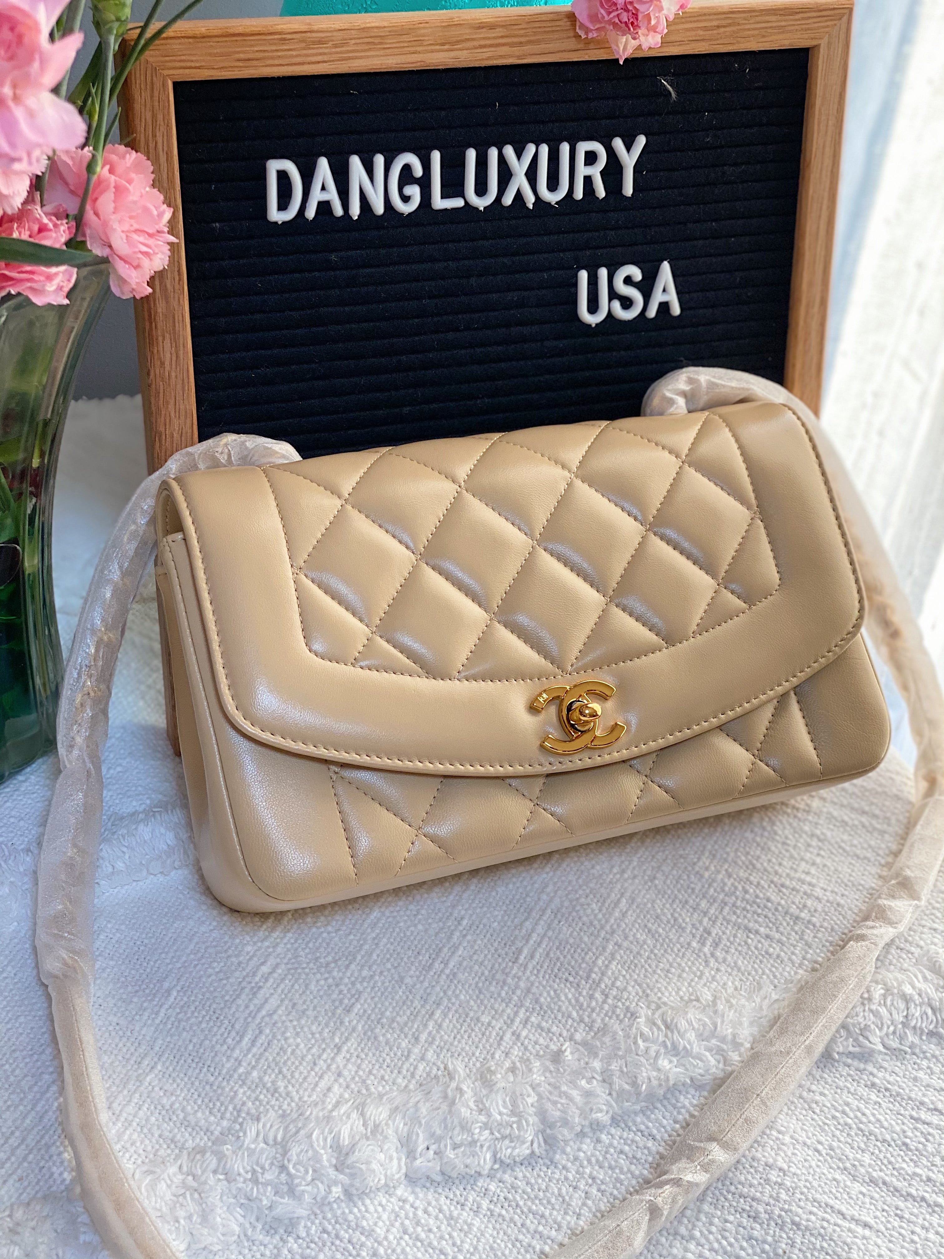 TOP CHANEL Diana Small Flap Bag - Beige & GHW