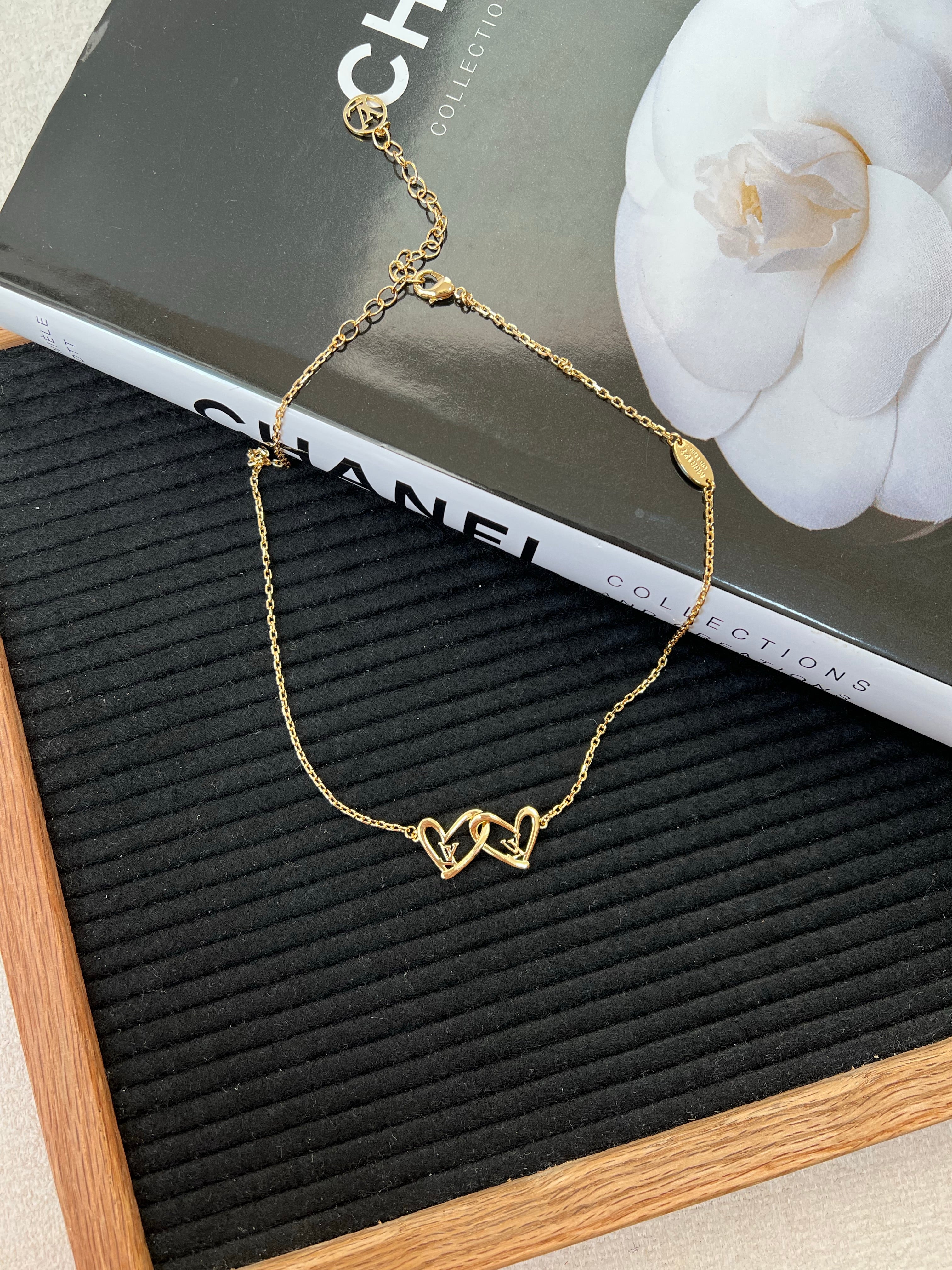 TOP Louis Vuitton Heart Earrings & Necklace - Gold