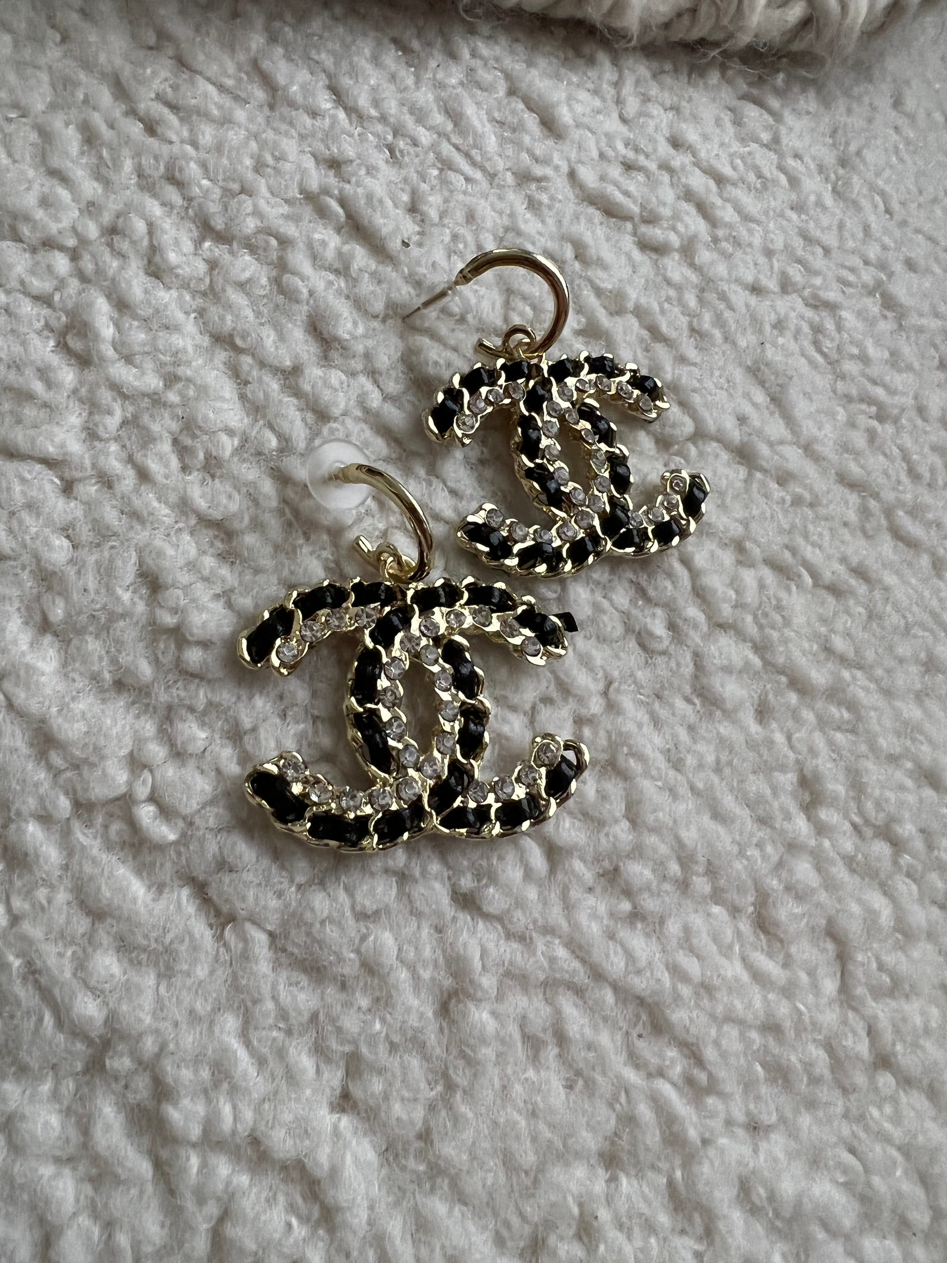 TOP CHANEL Dangle Crystal/Leather Earrings