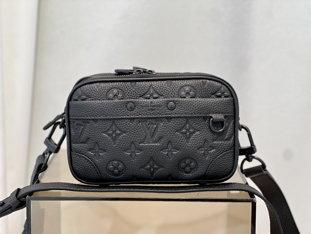 TOP Louis Vuitton LV L*V Monogram Eclipse Canvas Neo Alpha Handbag 11x18.5x6.5CM- Two Colors