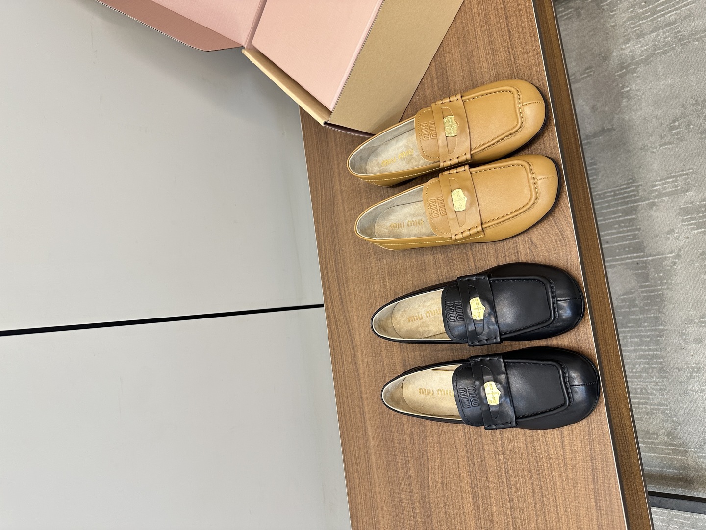 TOP Miu Miu Loafers - 2 Color