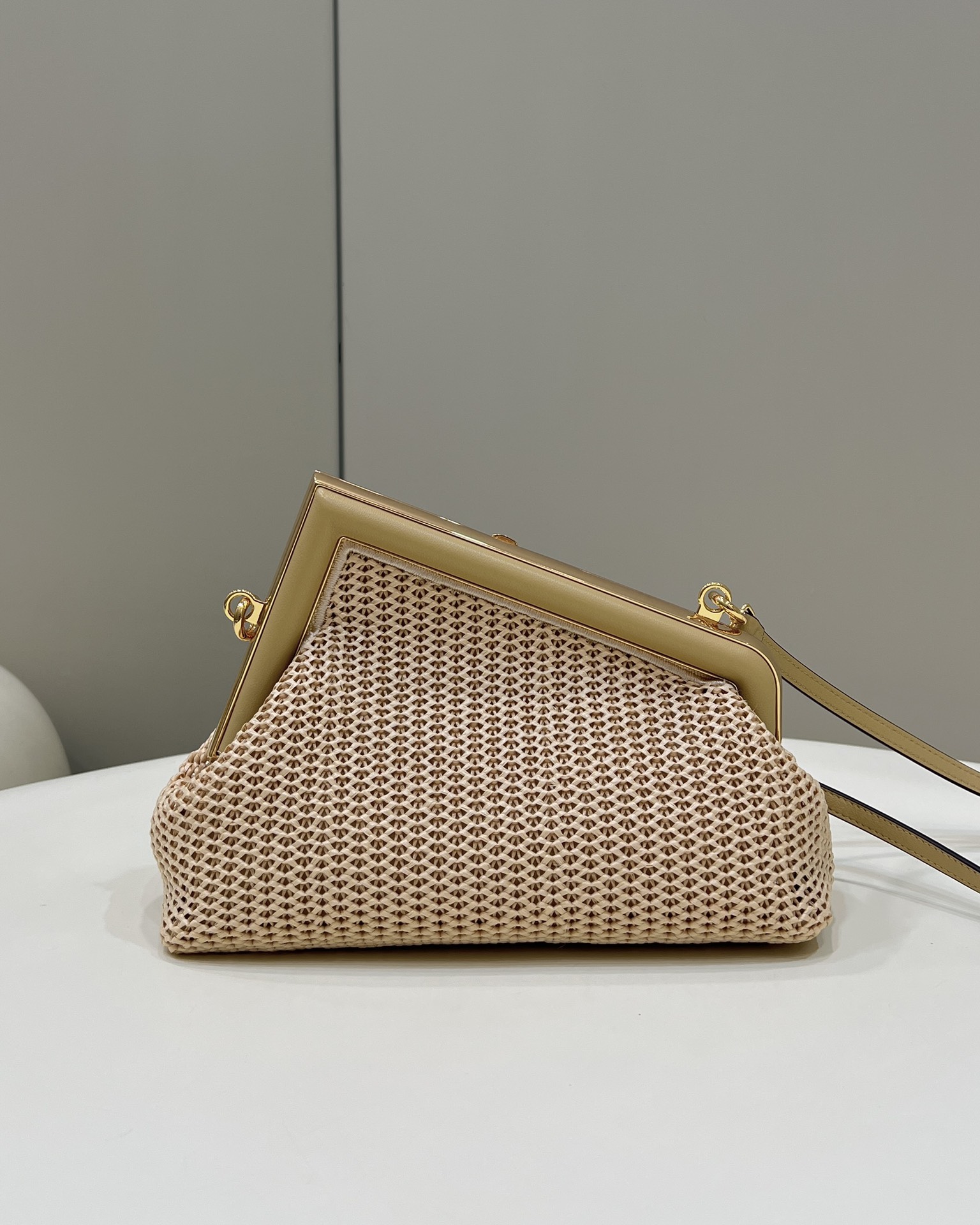 TOP FENDI First Bag 26x9.5x18cm - Beige