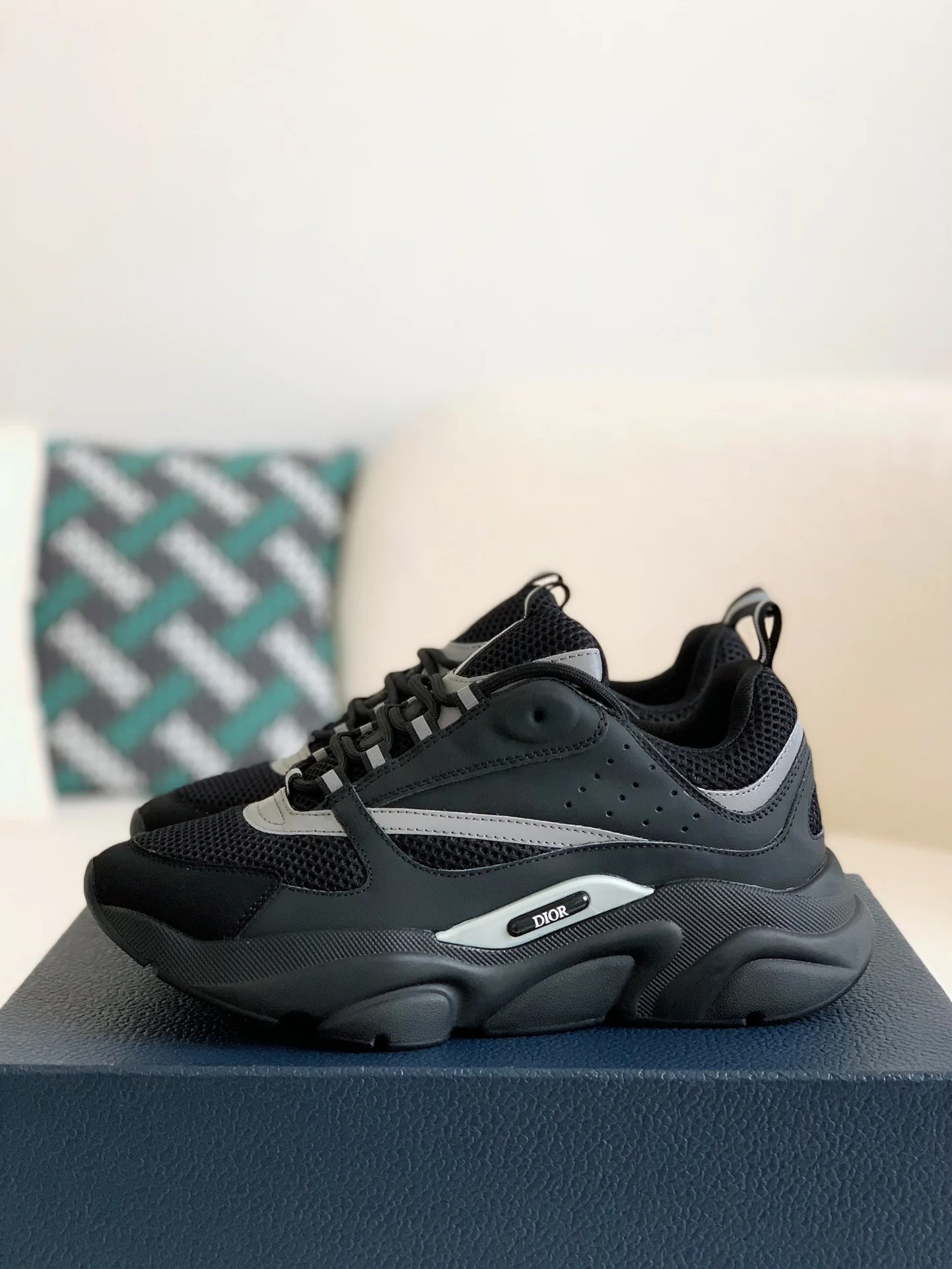 Men Mesh Chunky Sneakers, Black‑Grey Color Block Lace‑Up Thick Sole Casual Running Shoes Breathable Lightweight Fashion Streetwear Trainers