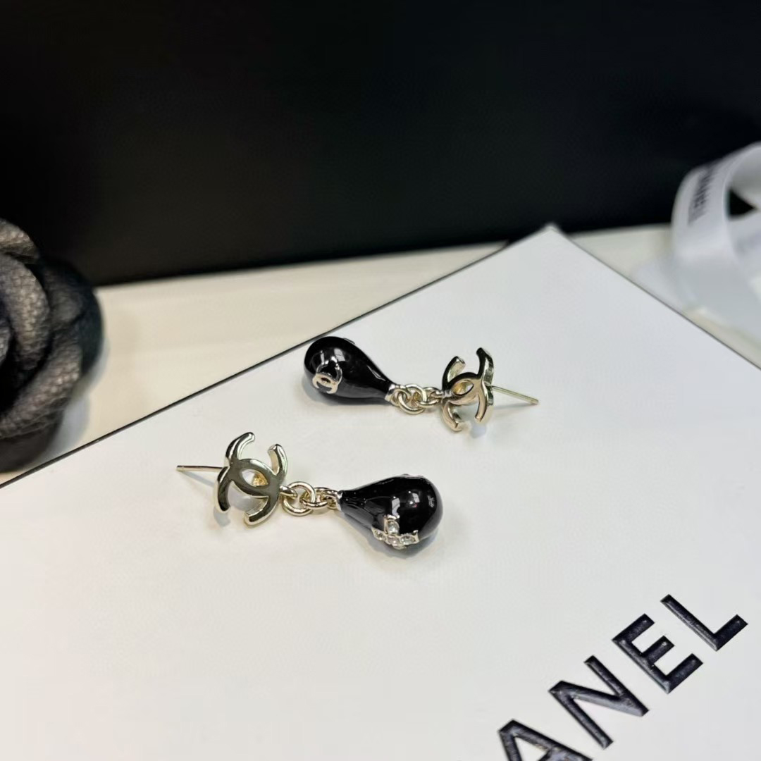 TOP CHANEL Earrings-Black