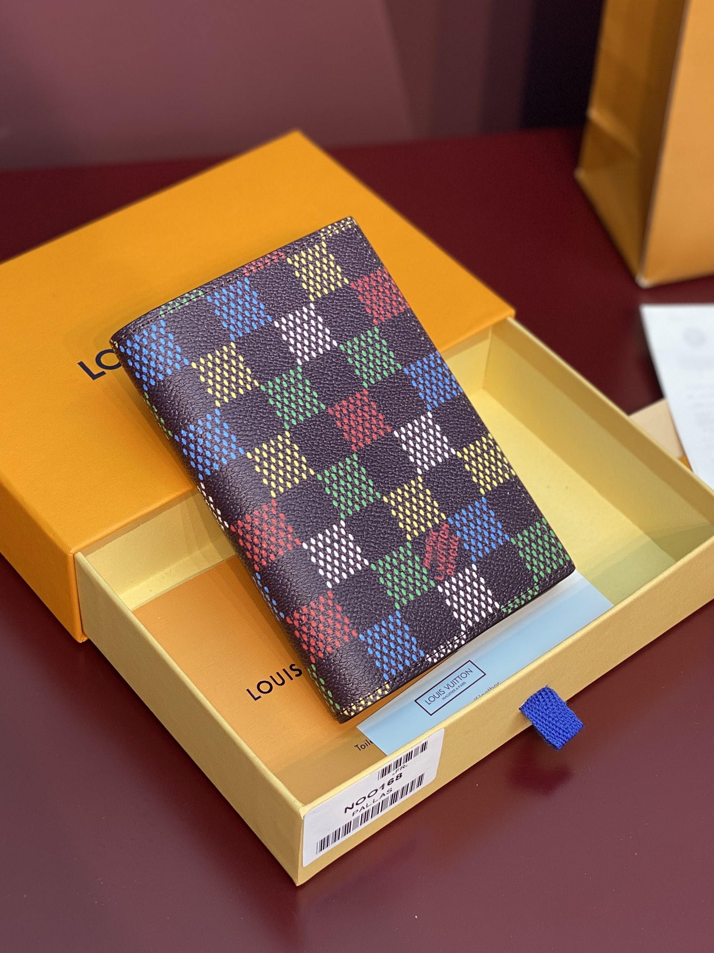 TOP Louis Vuitton LV Passport Holder Damier Heritage Coated Canvas 14x2.5x10cm - Brown