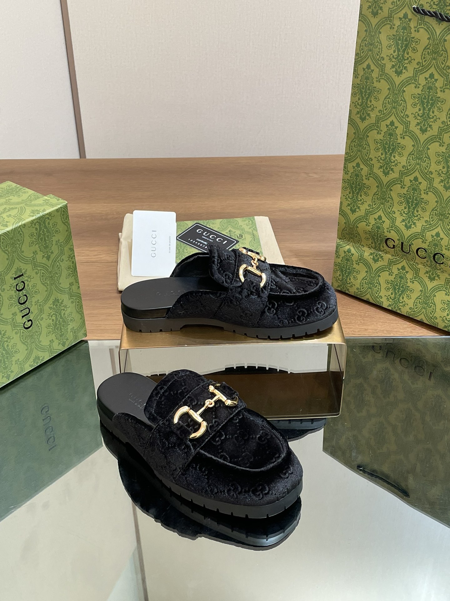 TOP GUCCI Embroidered Bread Slippers - 3 Color