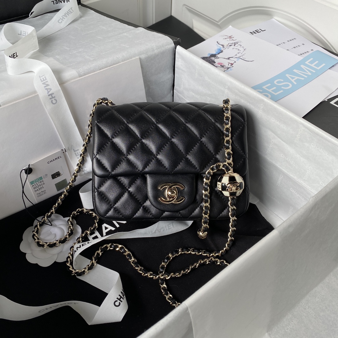 TOP CHANEL Classic Flap Bag 17cm/20cm - GHW - Black