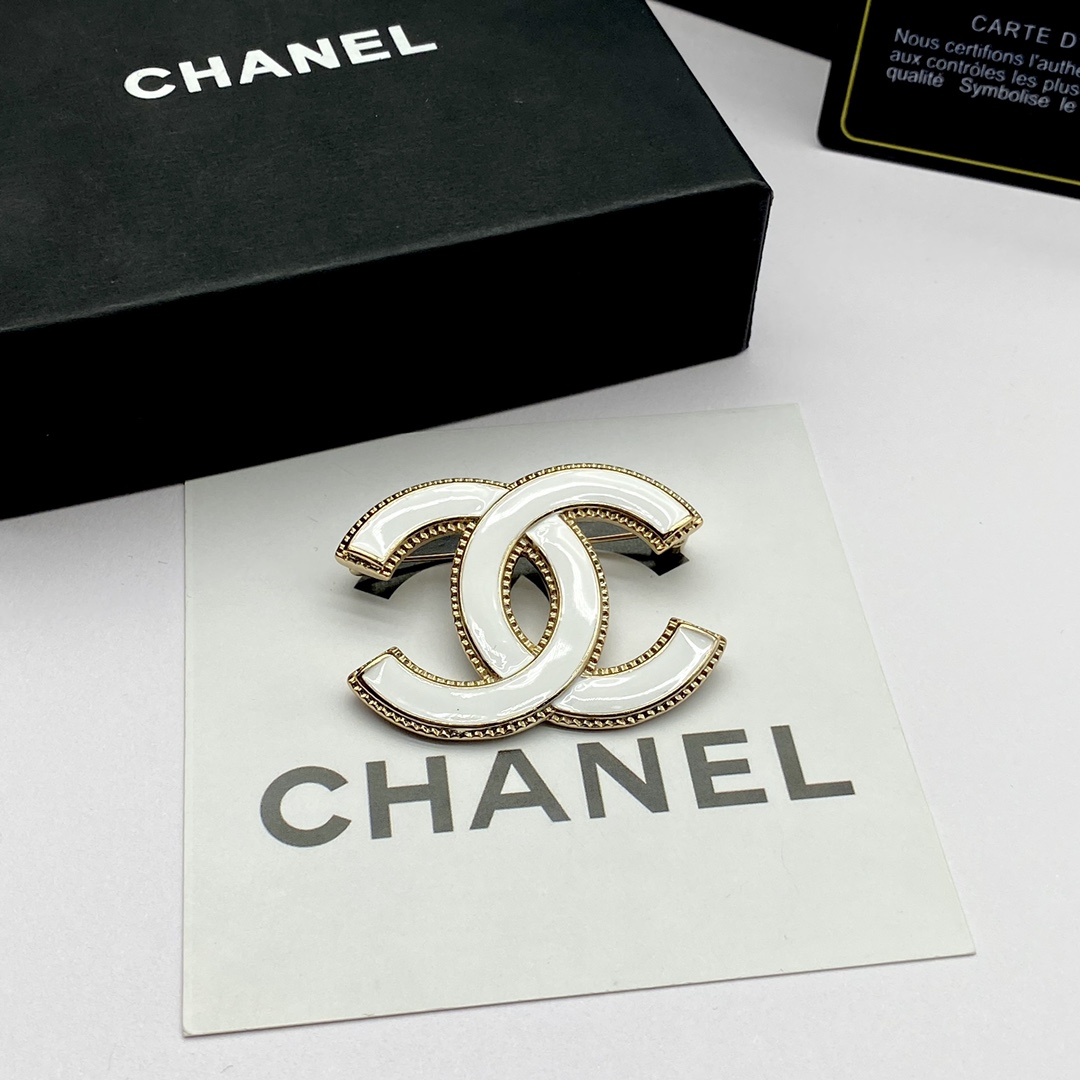 TOP CHANEL Brooch Collections