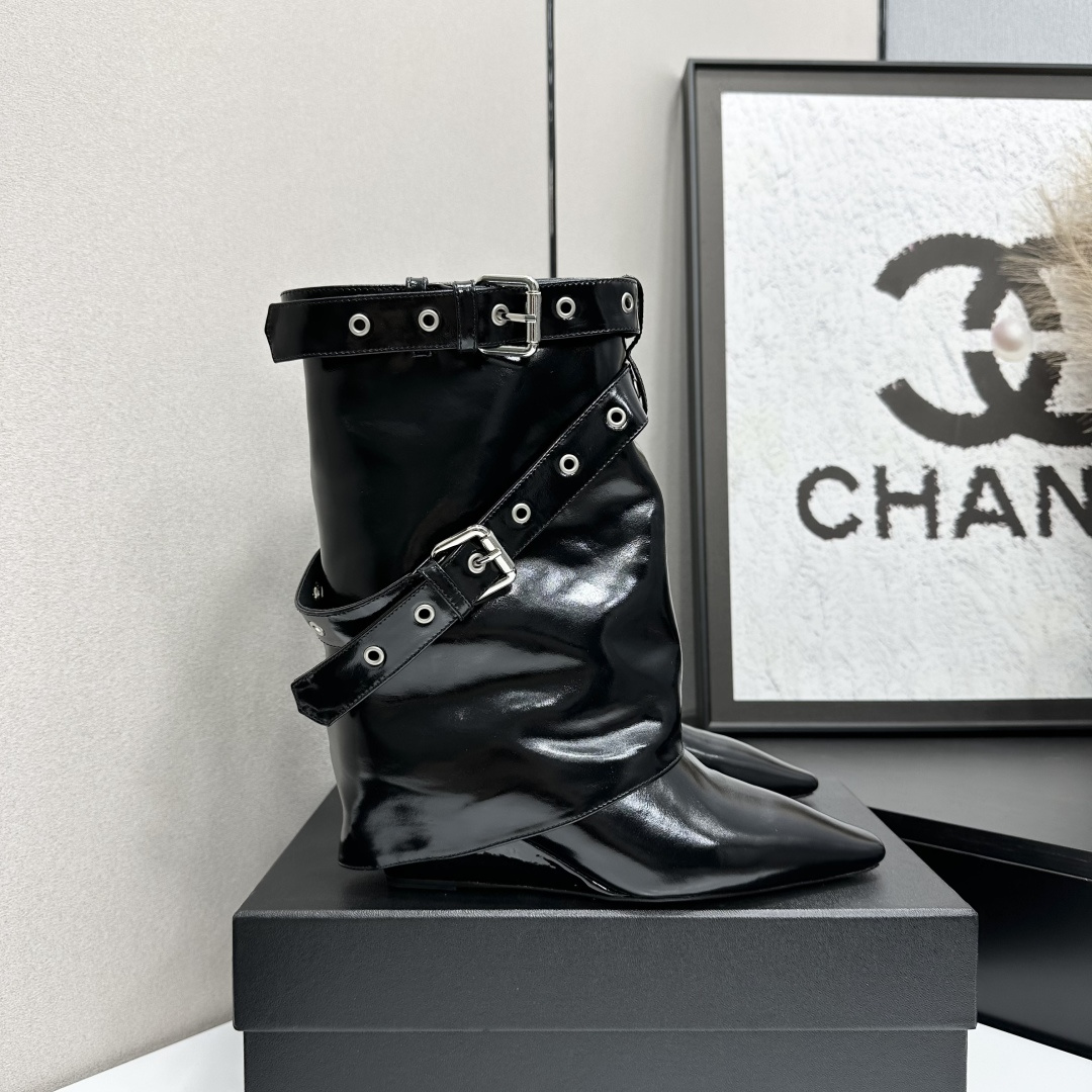 TOP CHANEL Boots with Shiny Leather - 2 Color
