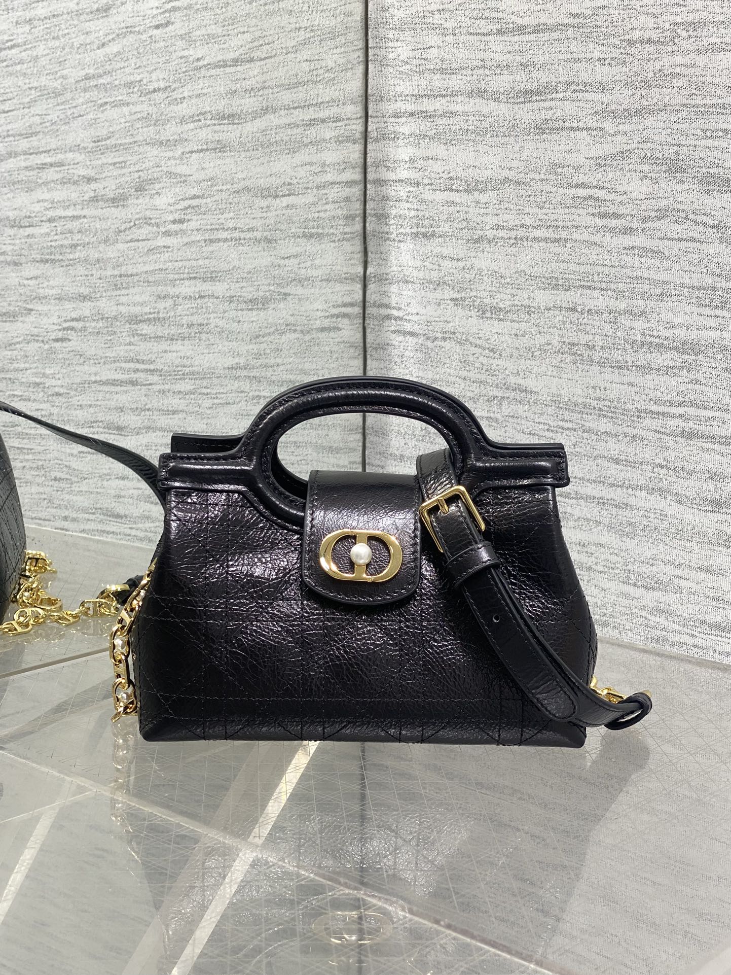 TOP Christian Dior  Jolie Top Handle Bag 18.5 x 13 x 8.5 cm - Black