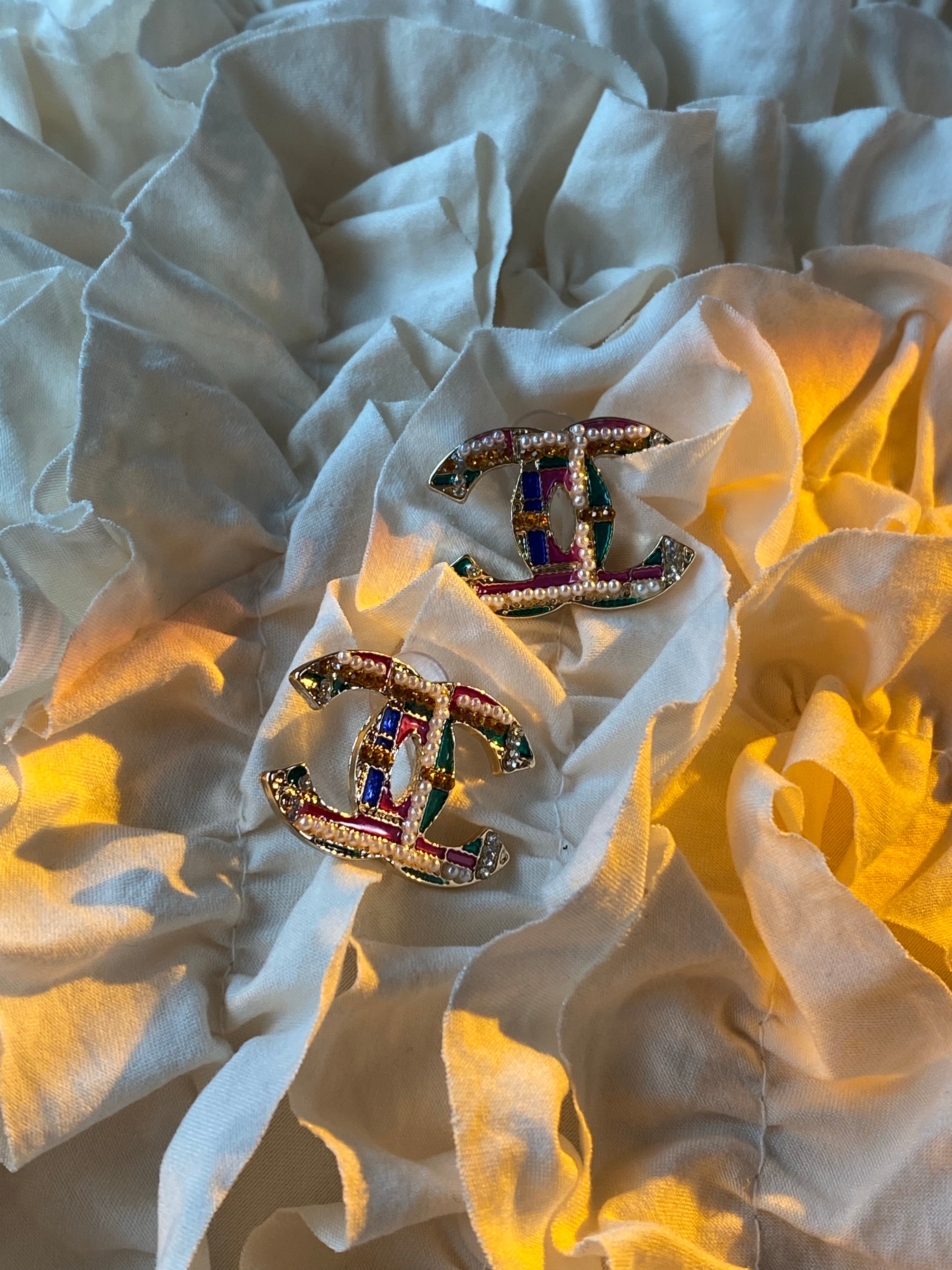 TOP CHANEL Stud Earrings