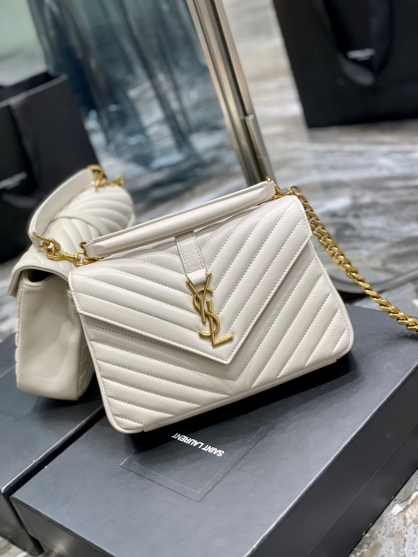 TOP Yves Saint Laurent YSL Small College Bag - Off White