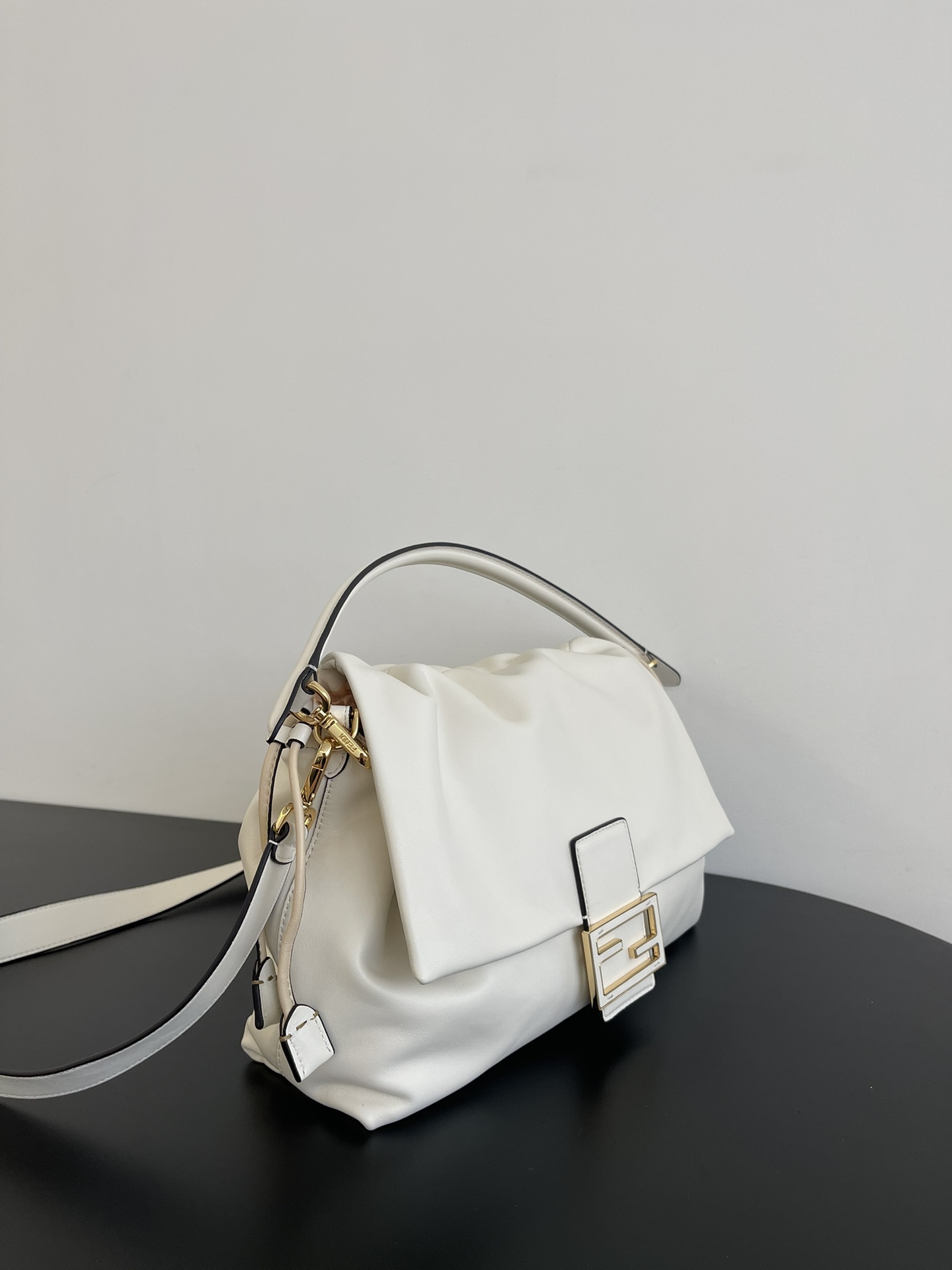 TOP FENDI Mamma Baguette Bag 26.5x8.5x18cm - White