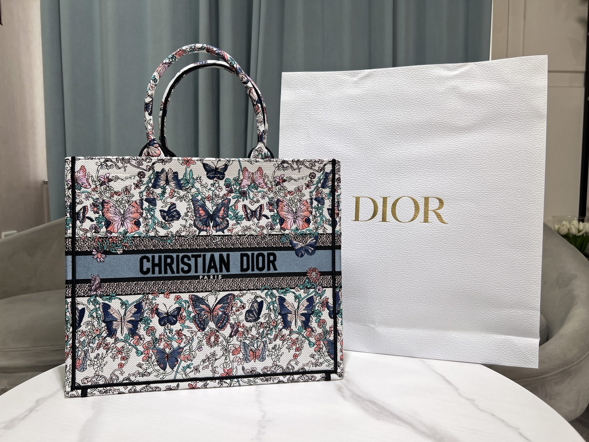 TOP Christian Dior  Book Tote Bag - 3 Sizes - White and Blue