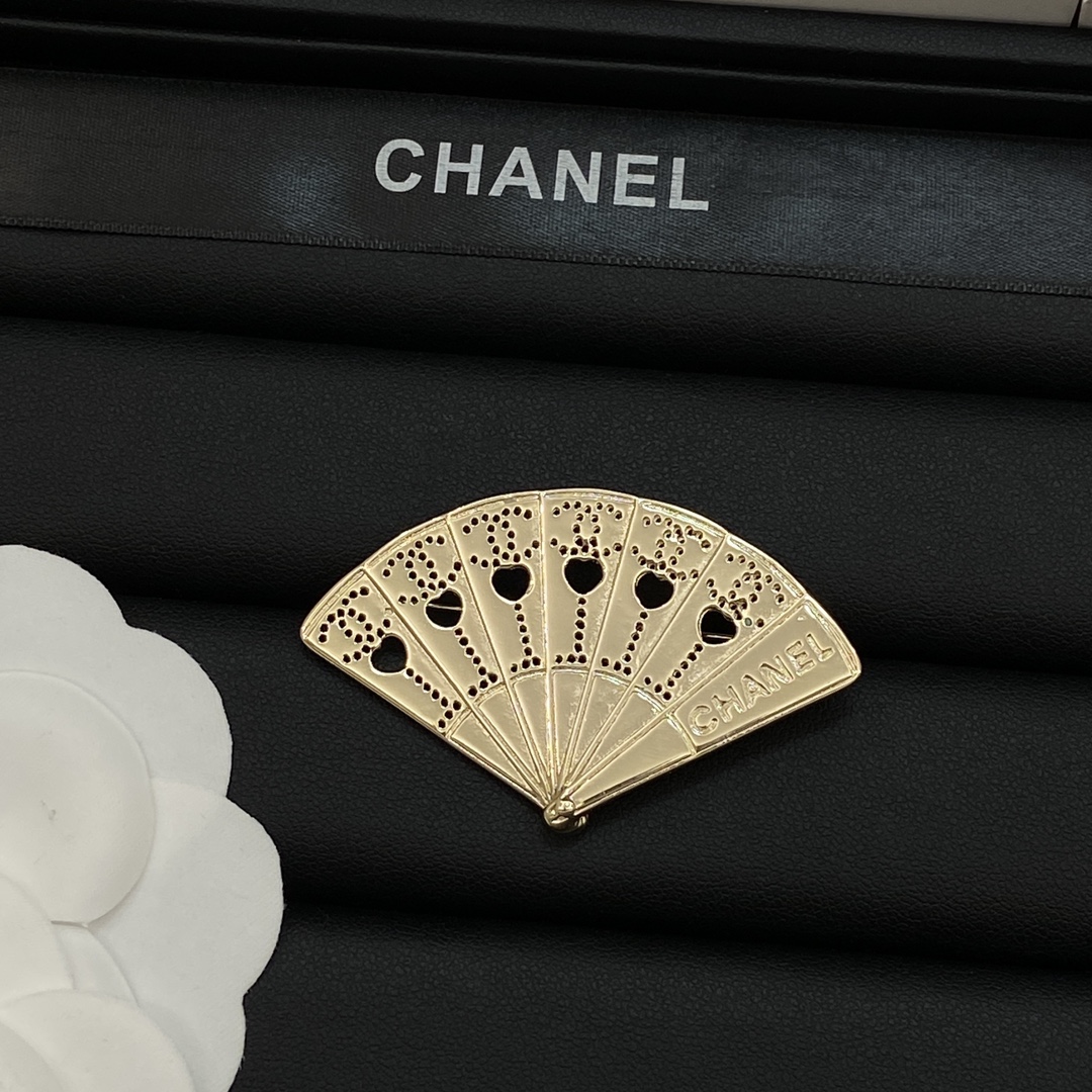 TOP CHANEL Folding Fan Brooch - Gold