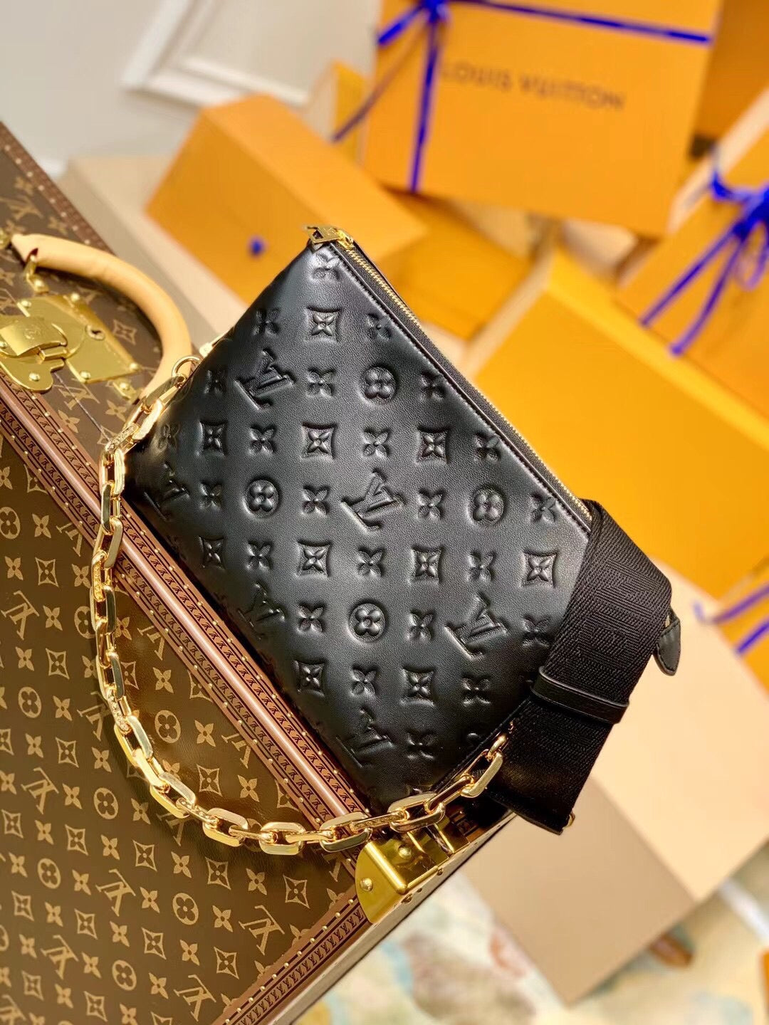 TOP Louis Vuitton LV £V Coussin Bag 26x20x12cm- Black