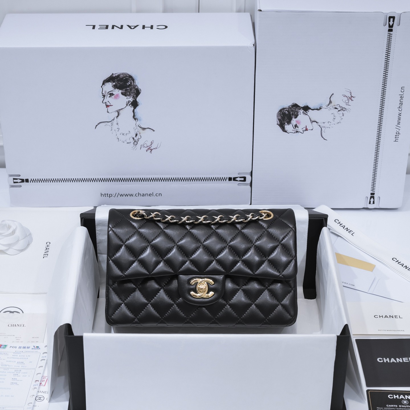 TOP CHANEL Classic Flap Bag 23cm - Black & GHW