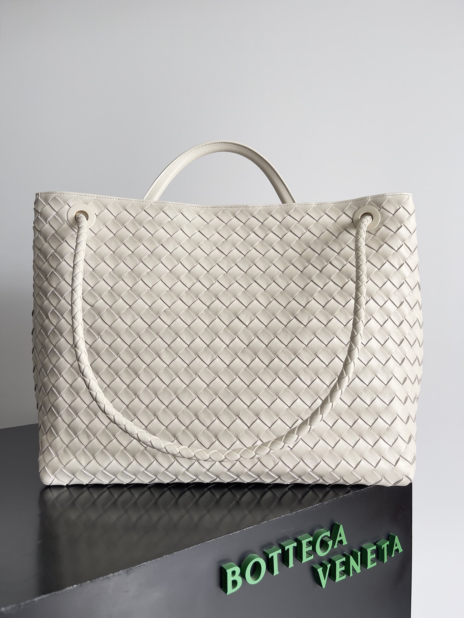 TOP Bottega Veneta BV Andiamo Bag 45 x 22 x 34 cm - Beige