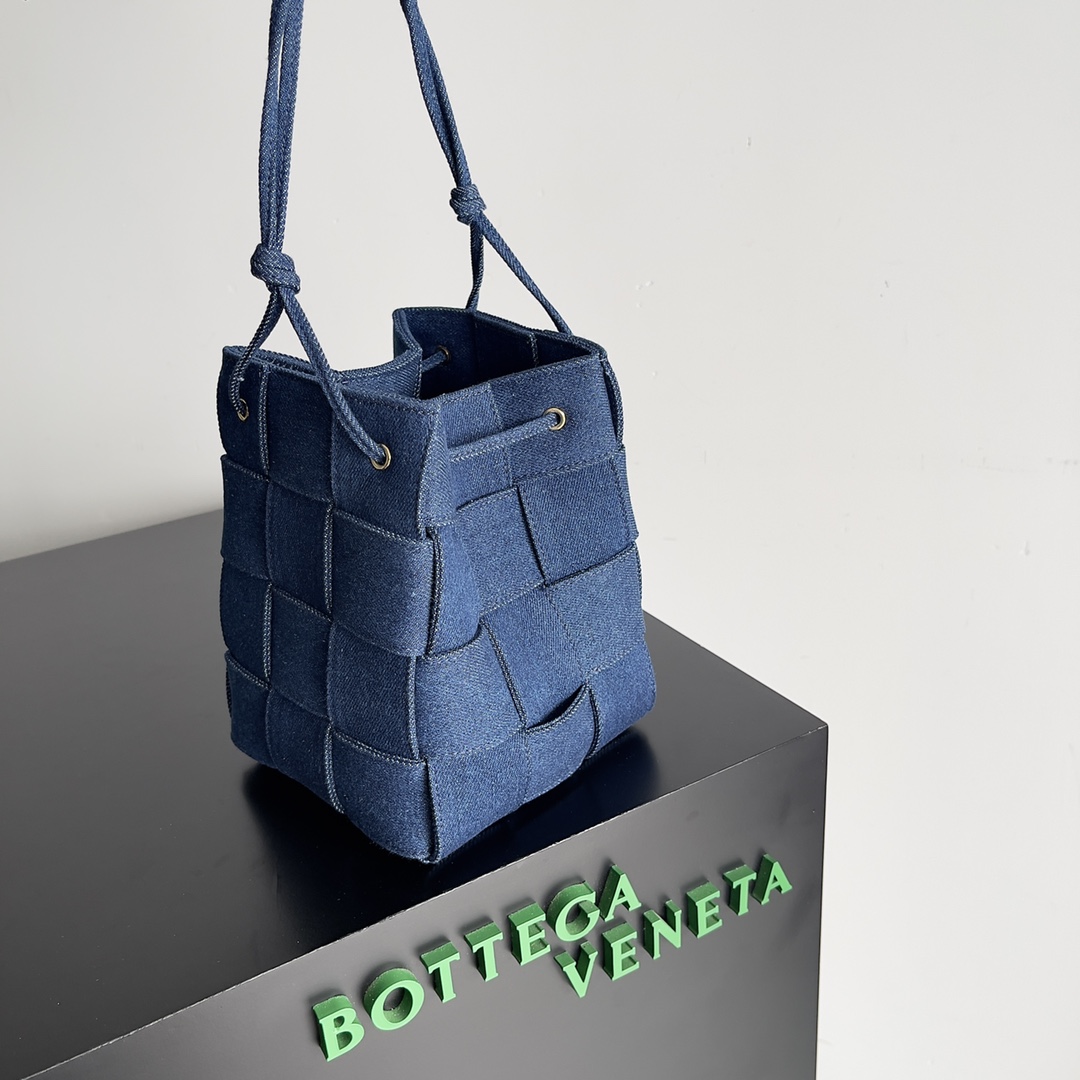TOP Bottega Veneta BV Small Cassette Bucket  Bag 18*13.5*13.5cm -Blue