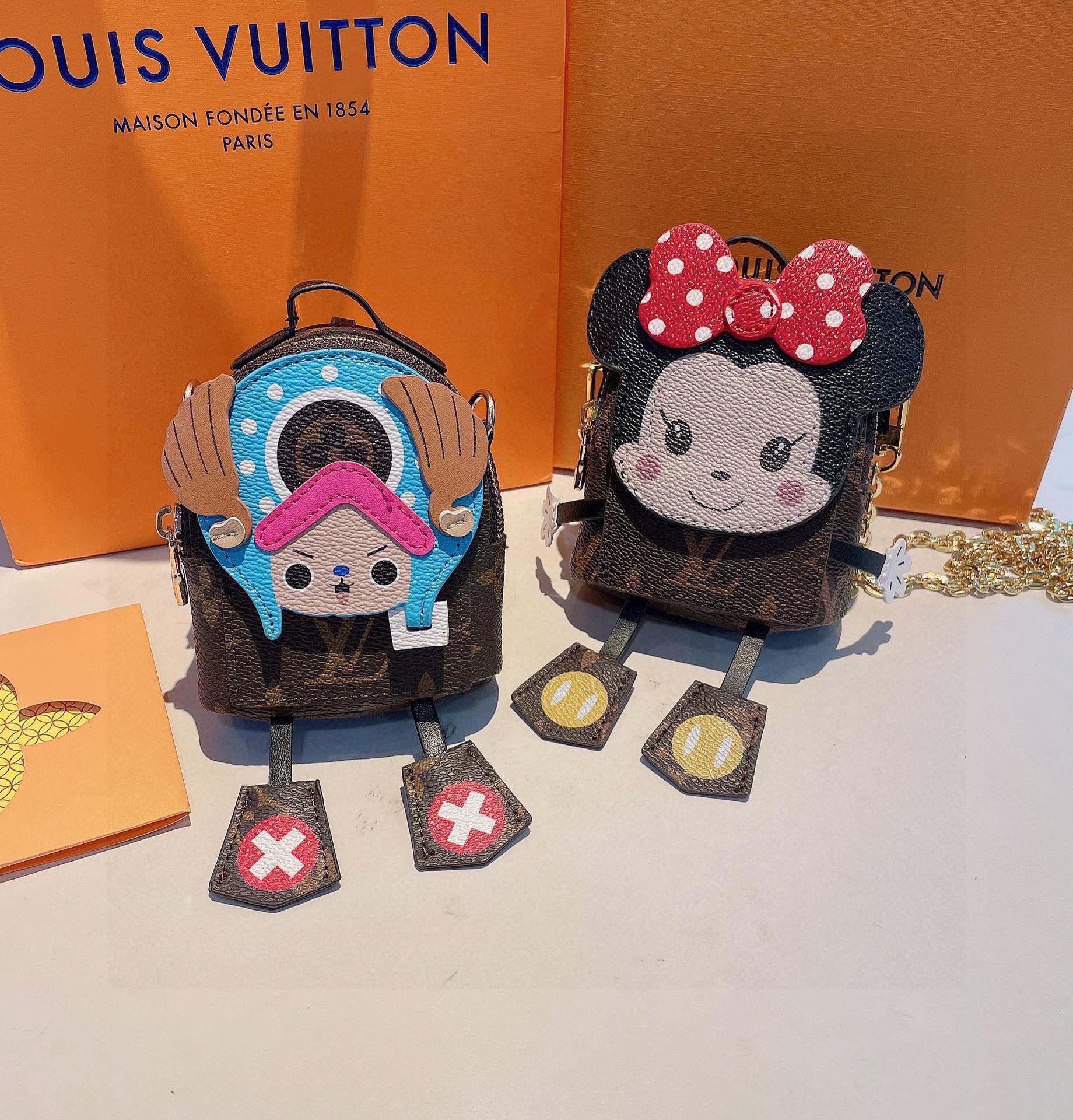 TOP Louis Vuitton LV Exclusive Keychain Pendant - 2 Colour